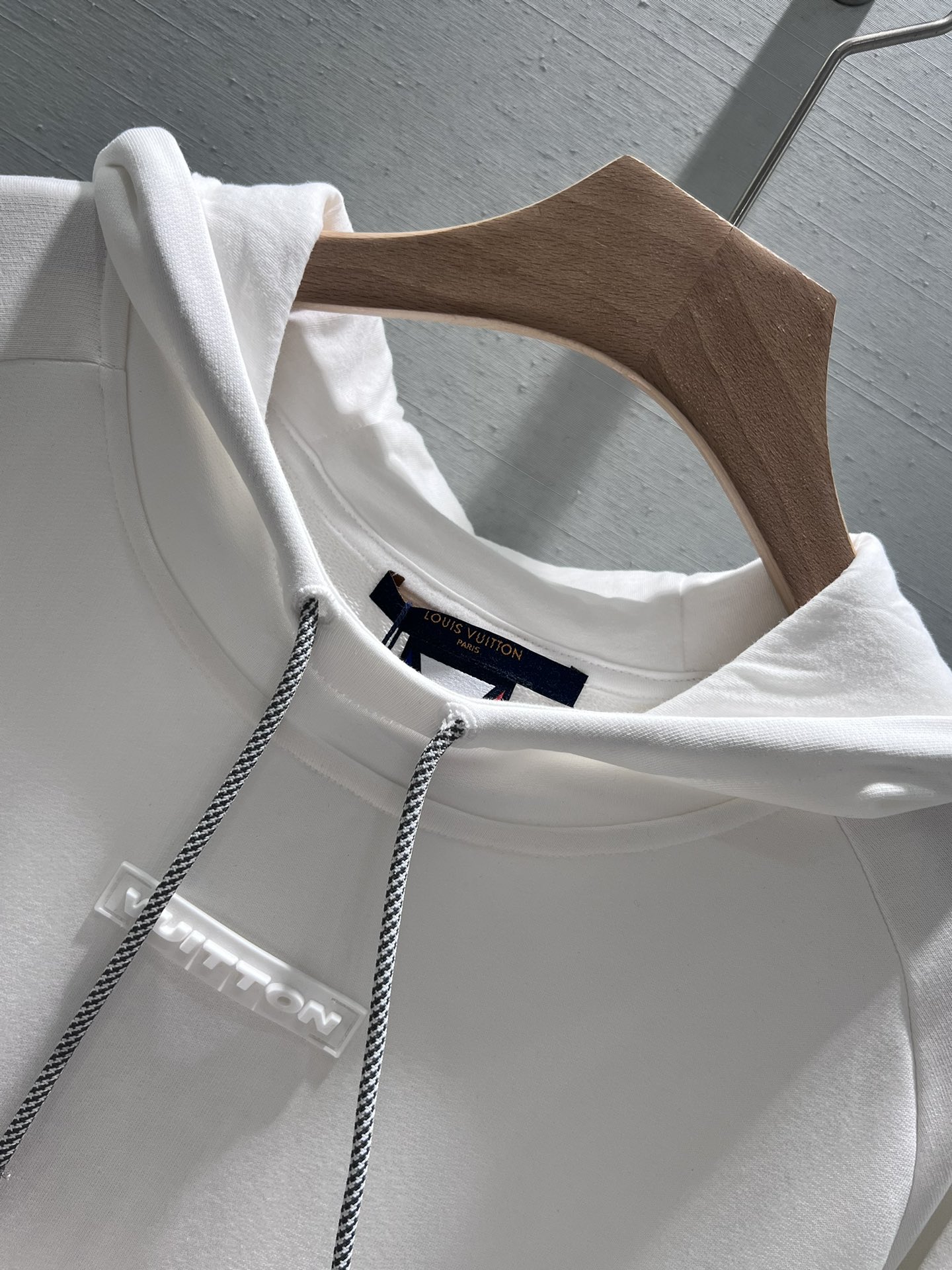 Bagsaaa L0vis Vvtt0n White Hoddie