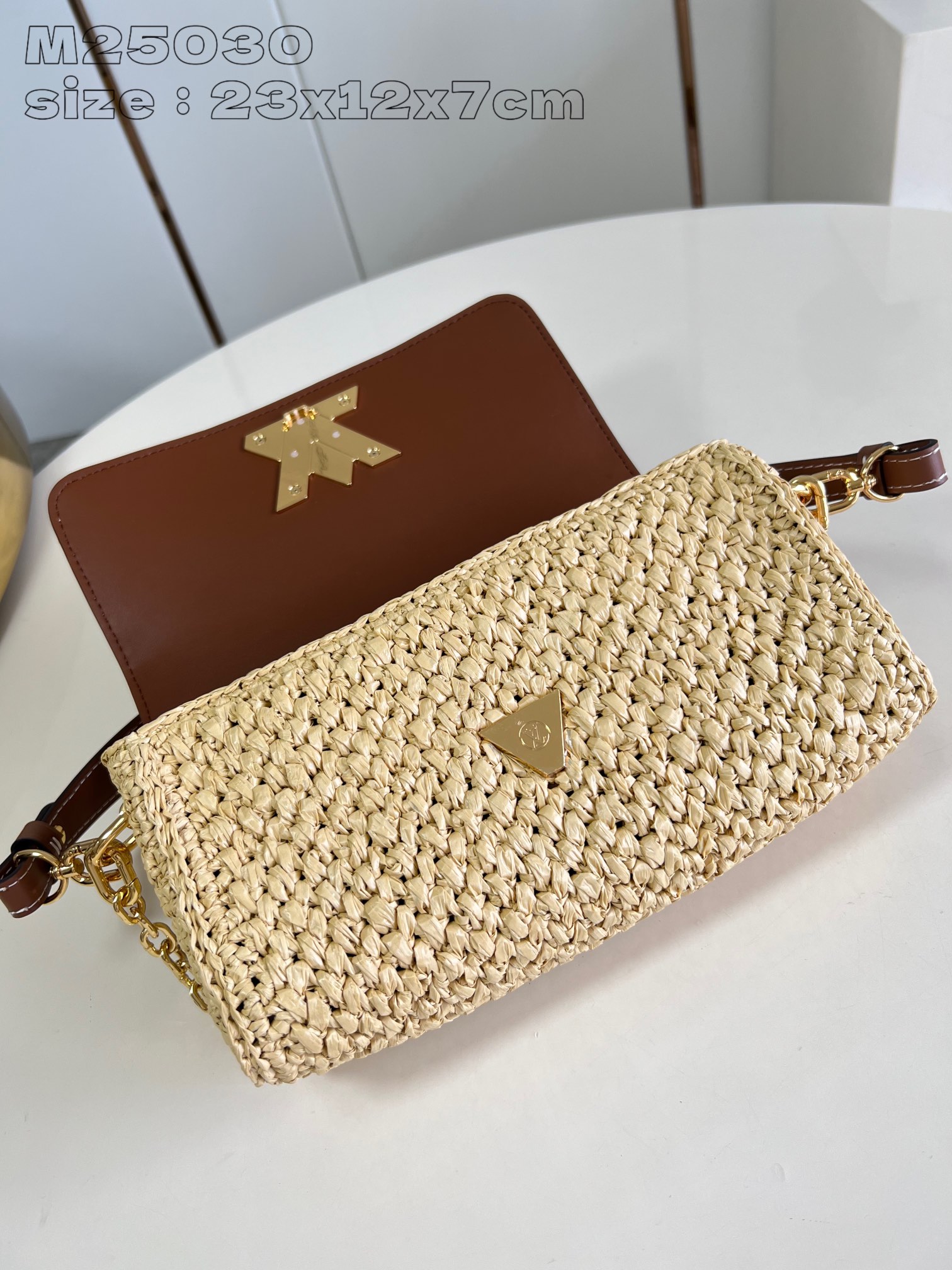 Bagsaaa L0vis Vvtt0n M25030 Twist West Natural/Tan - 23.5 x 12 x 7 cm
