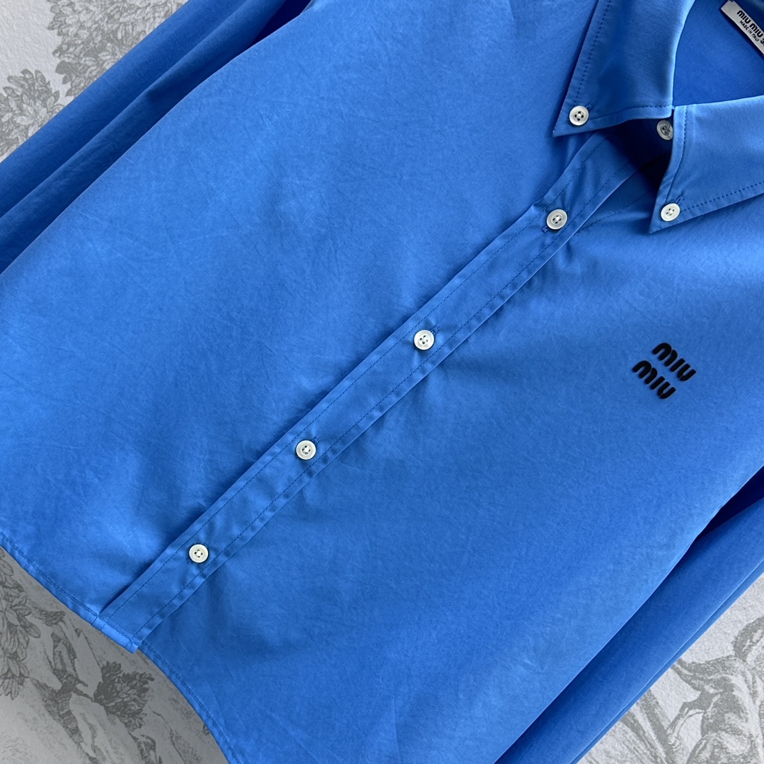 Bagsaaa M1um1u logo-embroidered cotton shirt Sapphire blue
