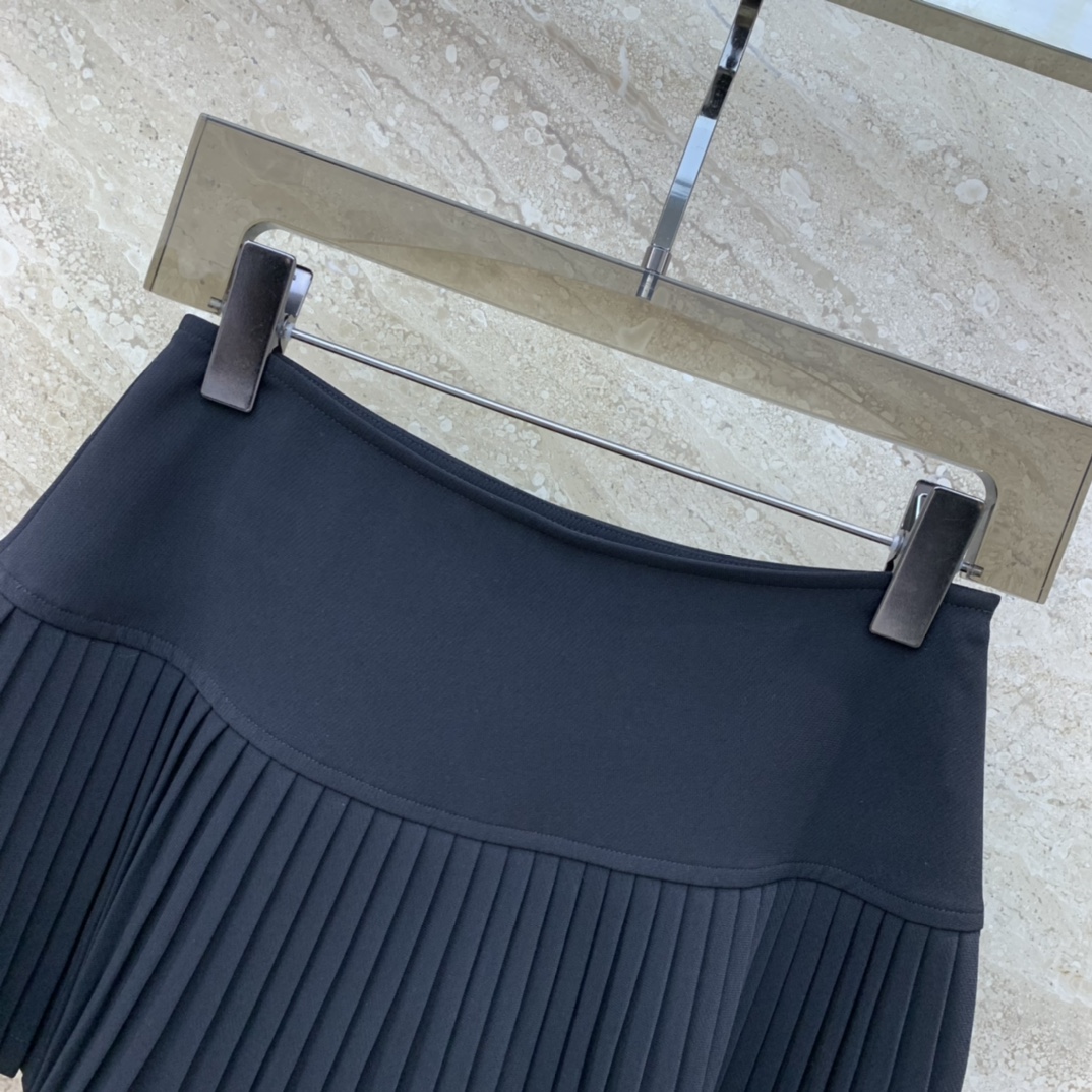 Bagsaaa M1um1u Short Skirt Black