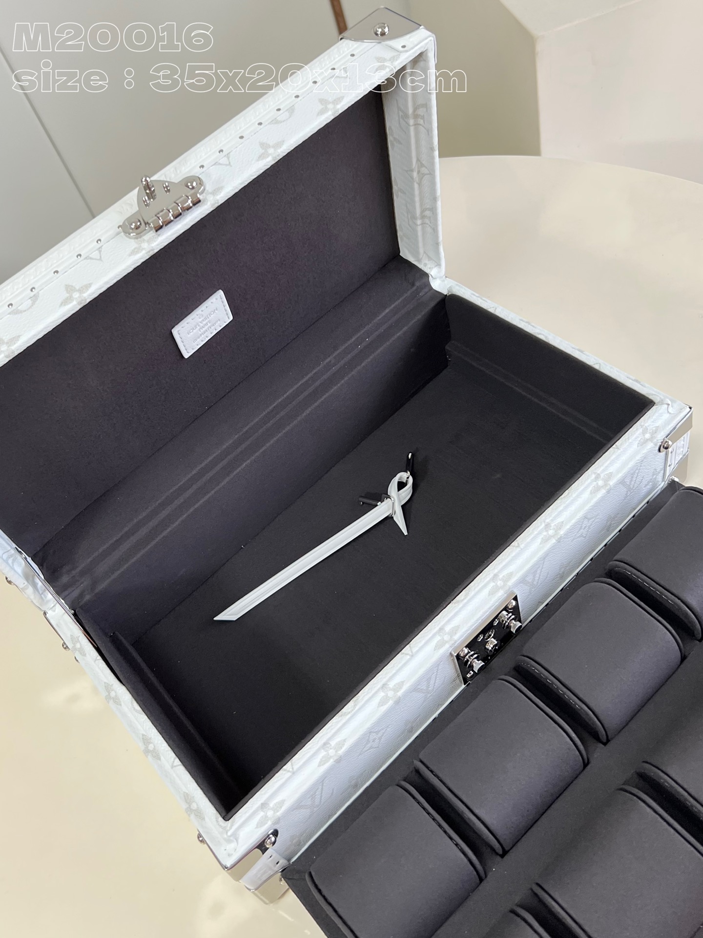Bagsaaa L0vis Vvtt0n M10613 Coffret 8 Montres Watch Chest White - 35 x 20.5 x 13.5 cm
