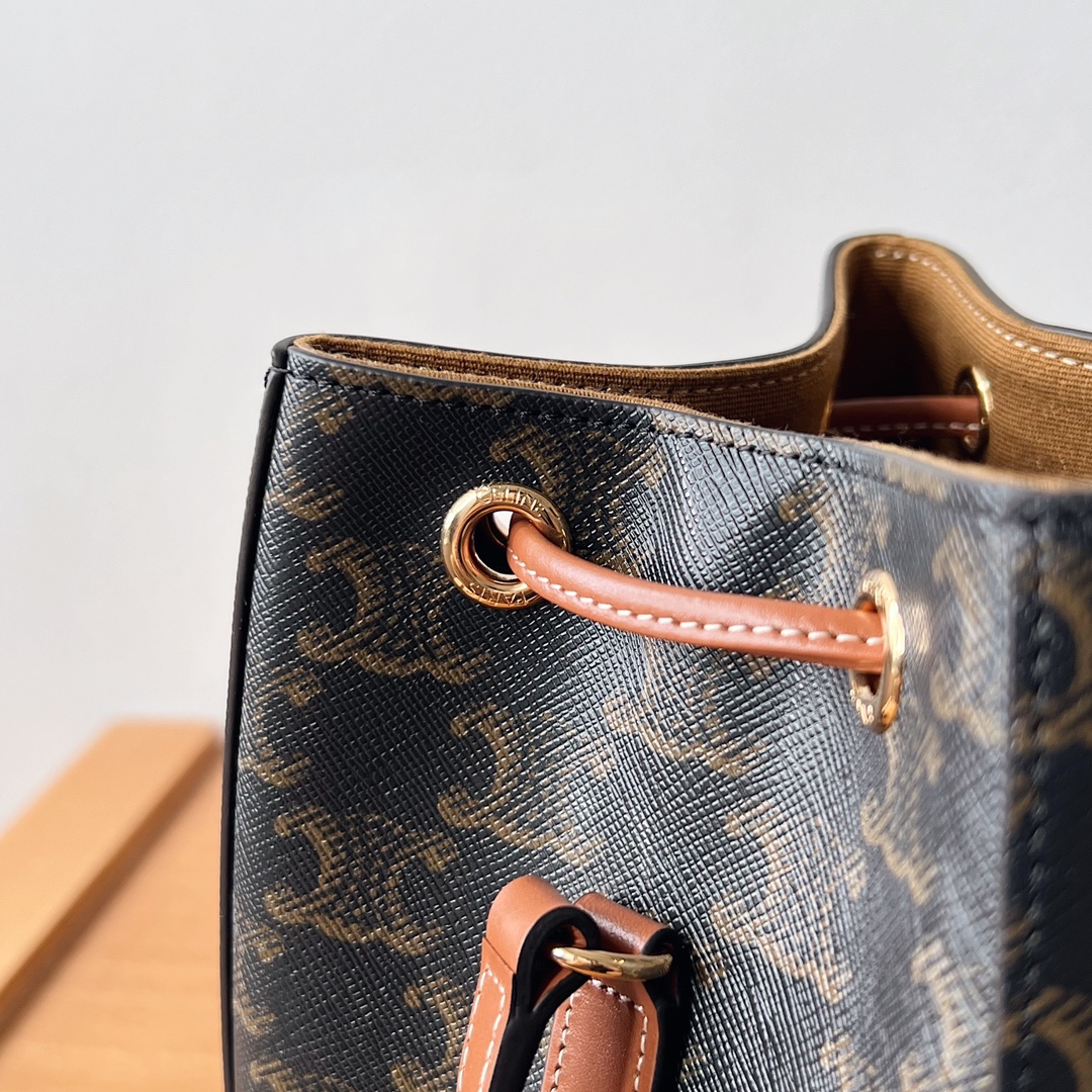 Bagsaaa Ce1i*e Micro Sailor In Triomphe Canvas And Calfskin - 13 x 18 x 11 CM