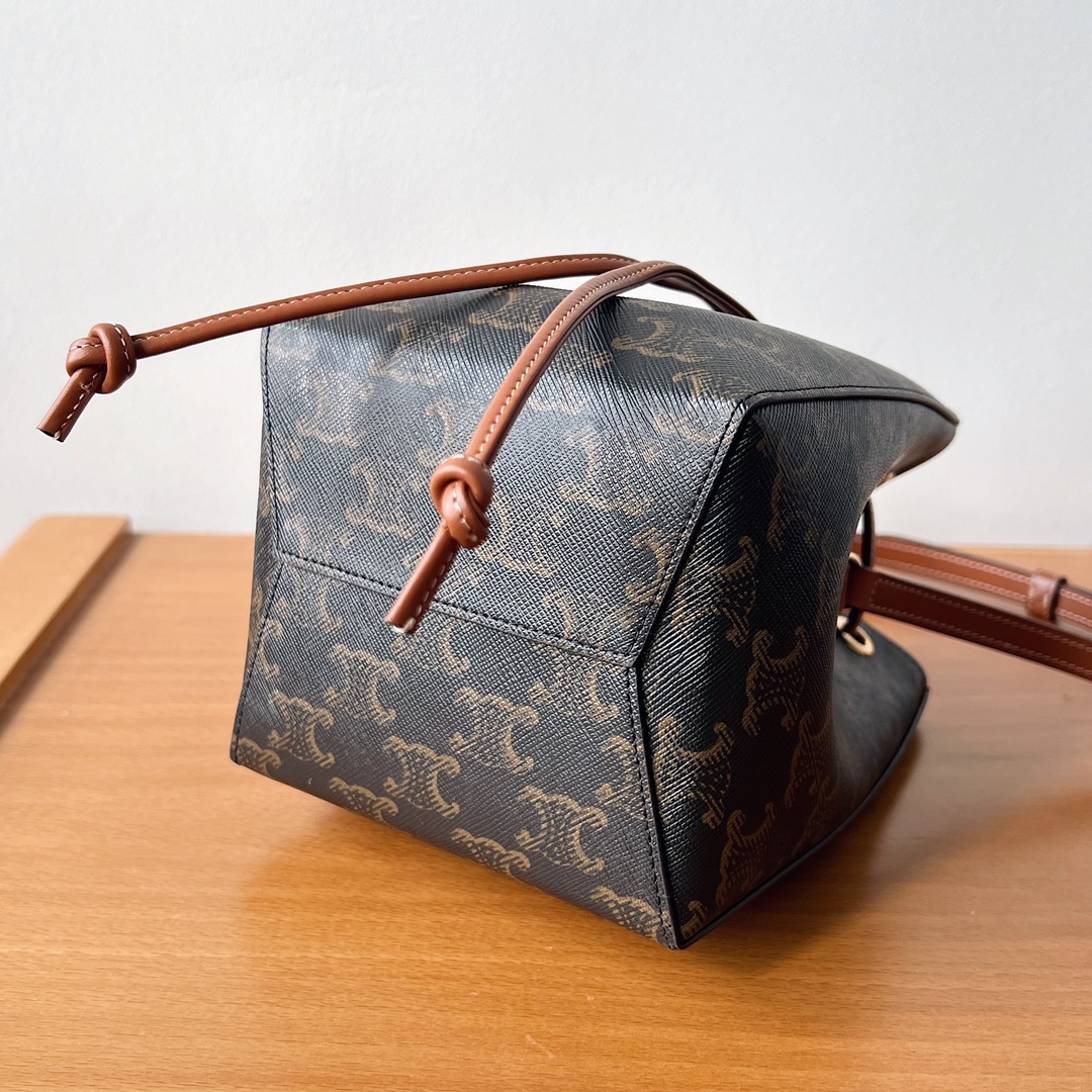 Bagsaaa Ce1i*e Micro Sailor In Triomphe Canvas And Calfskin - 13 x 18 x 11 CM