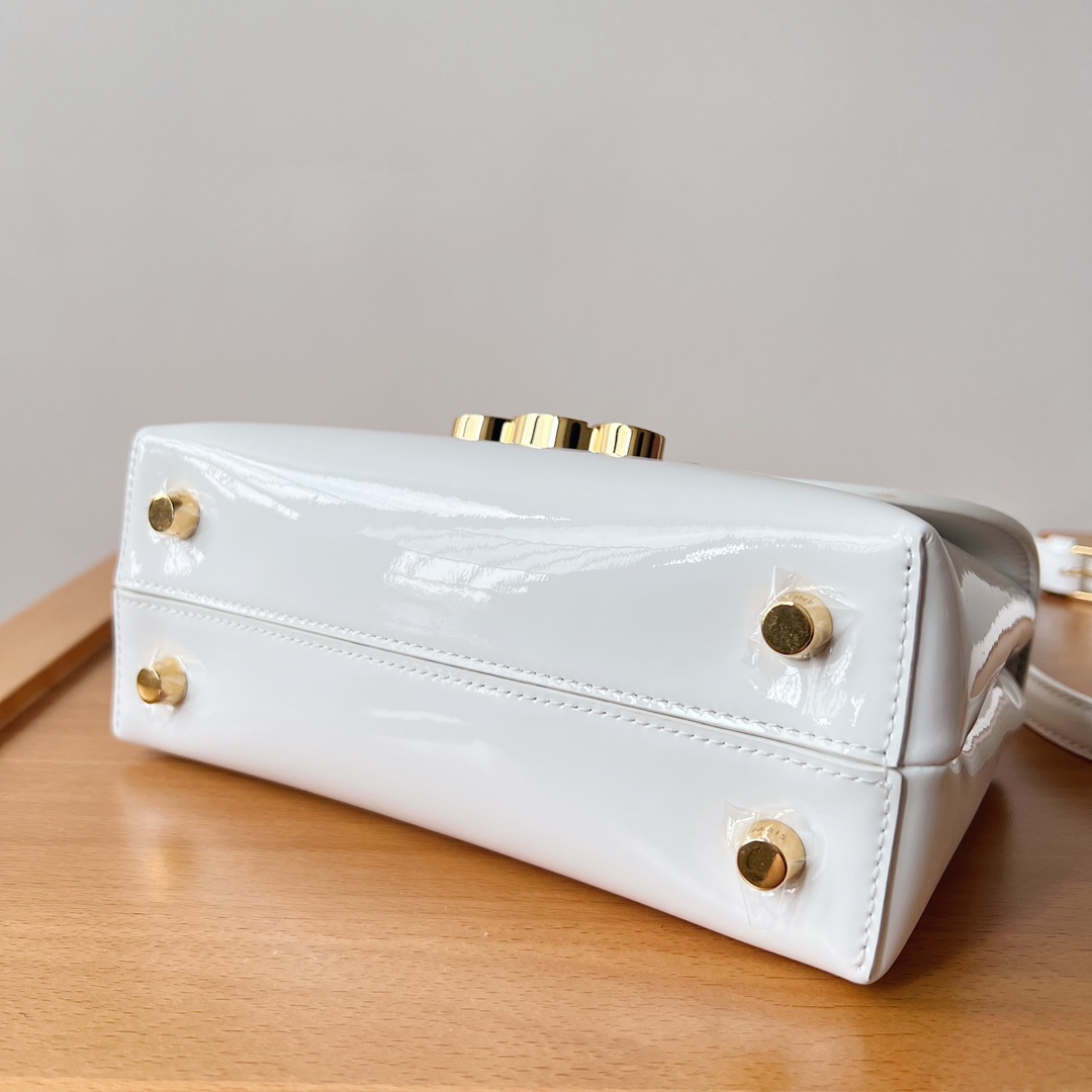 Bagsaaa Ce1i*e Teen Nino Bag In Patent Calfskin White - 20.5 X 13 X 8 CM