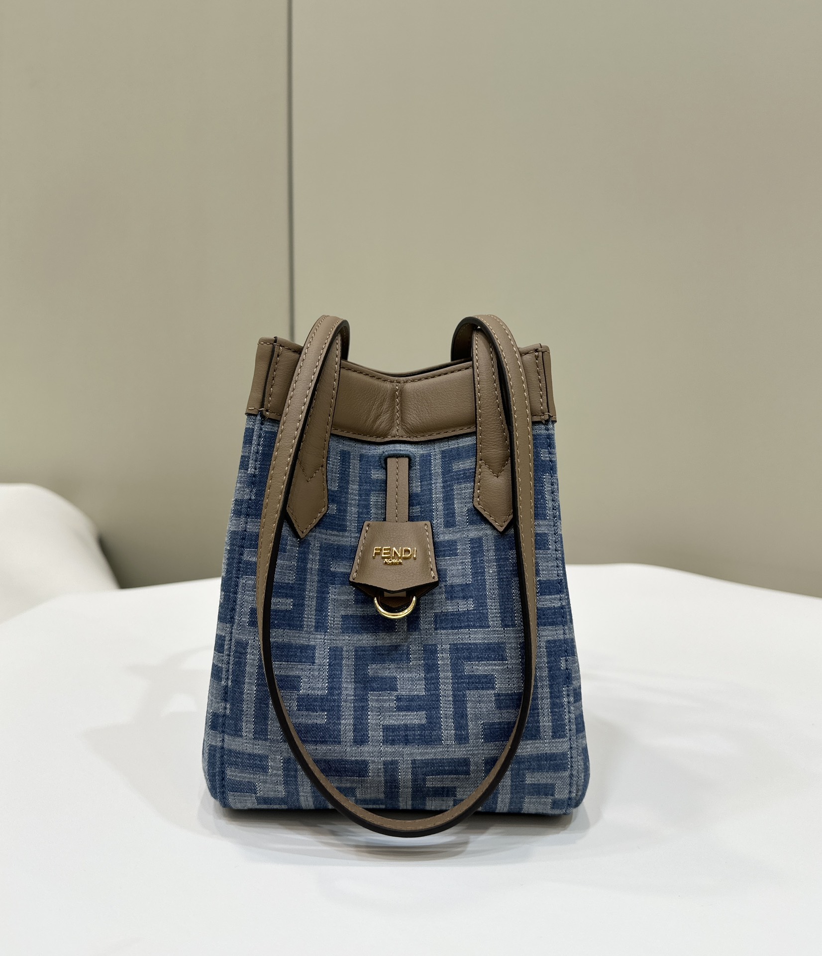 Bagsaaa F**di Origami Mini FF denim fabric mini bag that can be transformed - 18x15x15 cm