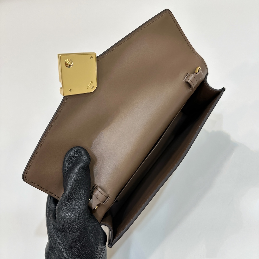 Bagsaaa F**di FF D1am0nds Wallet On Chain bag - 21x5x13 cm