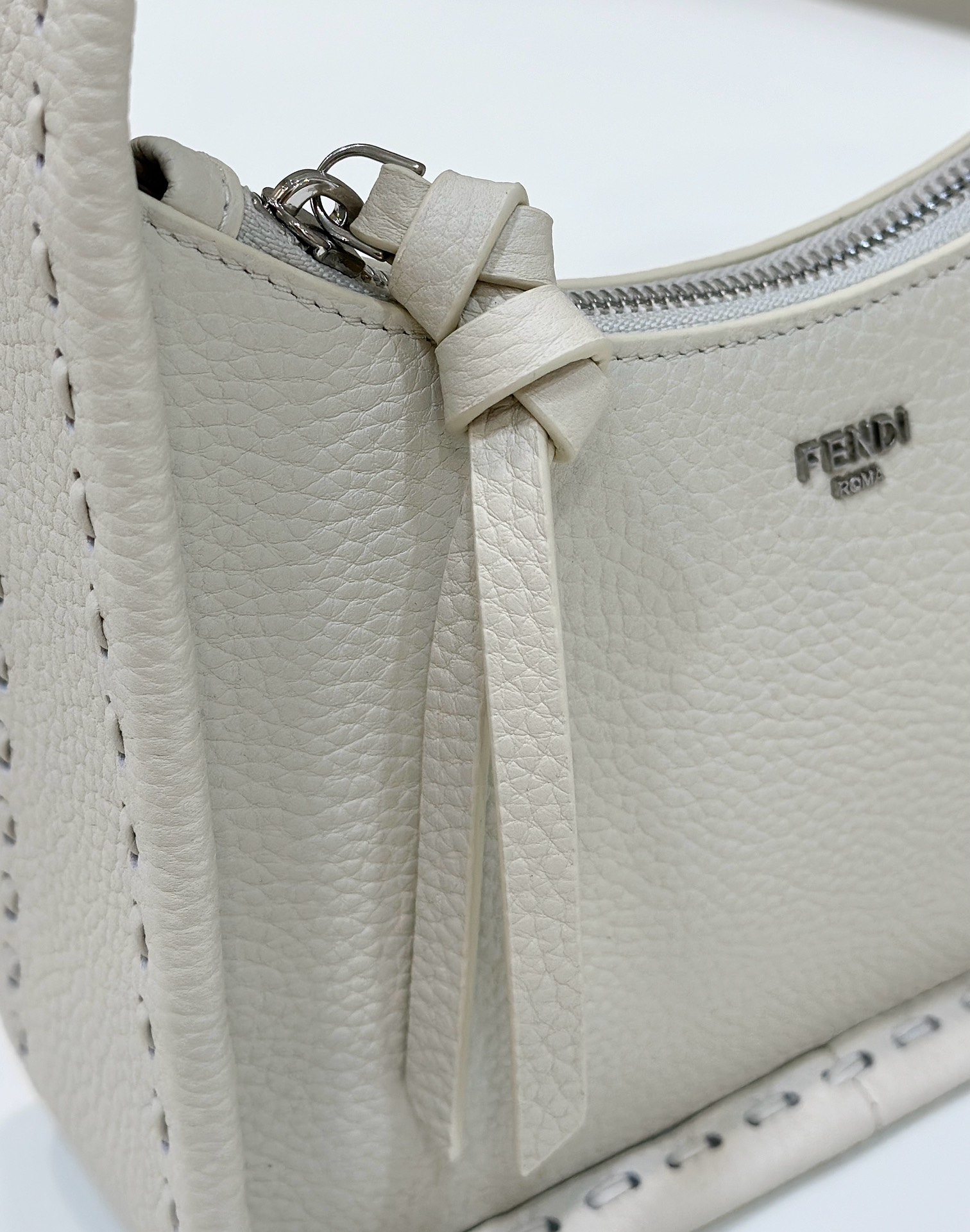 Bagsaaa F**di Mini Fendessence Small ice white Selleria bag - 28x20.5x7 cm