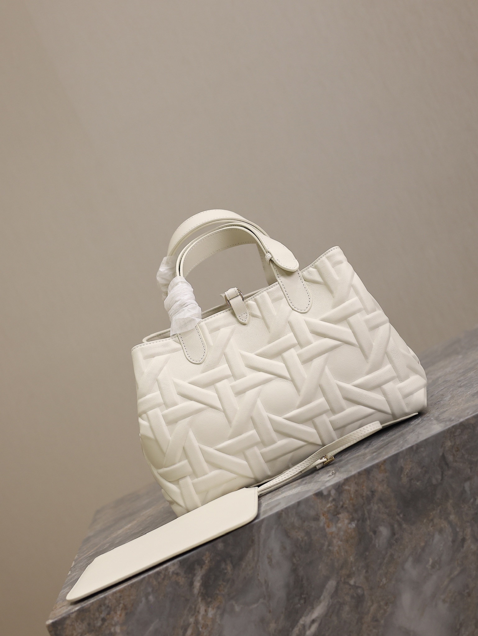 Bagsaaa Medium D10r Toujours Bag Latte Graphic Cannage Calfskin - 28.5 x 21.5 x 17 cm