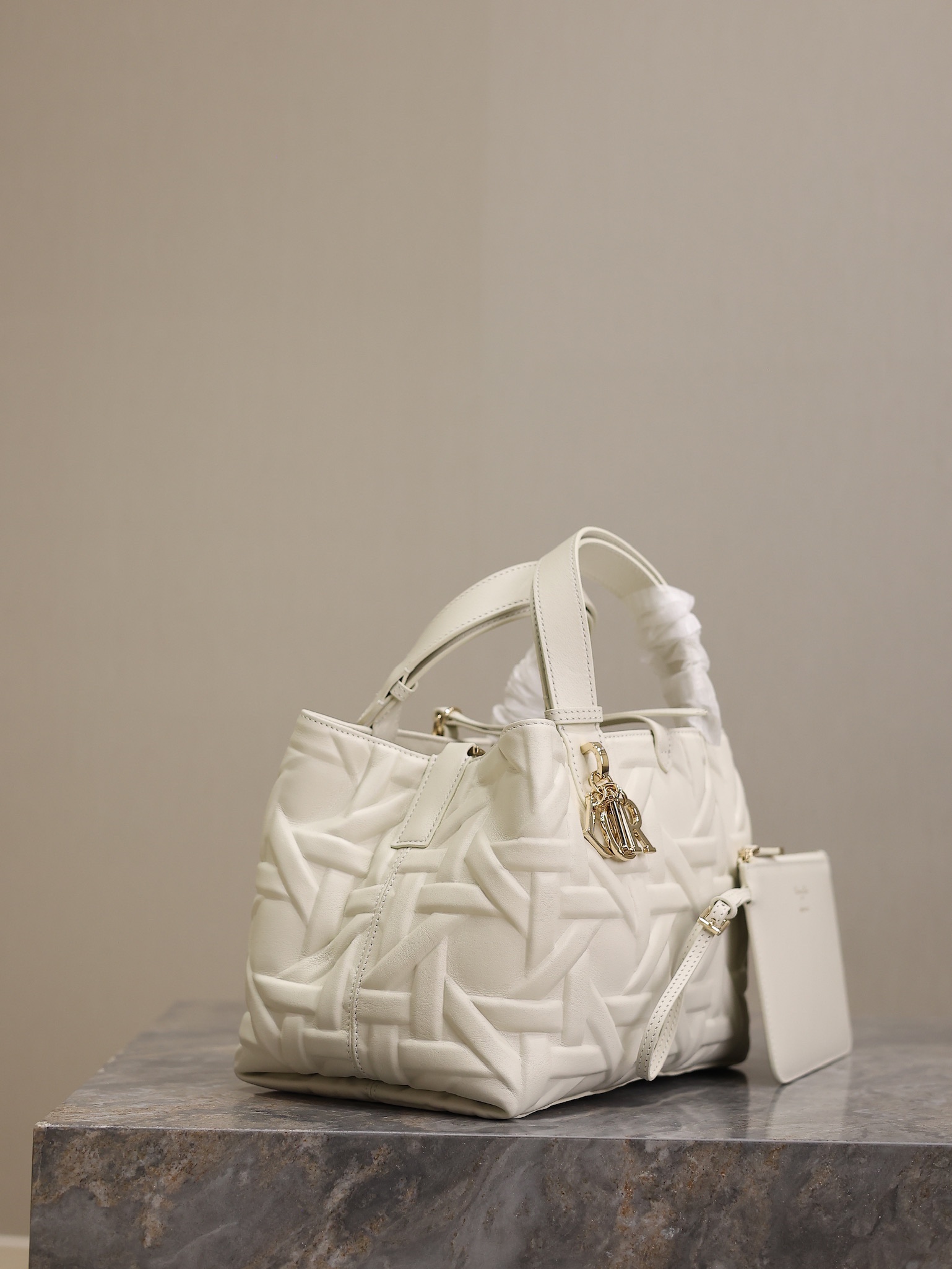 Bagsaaa Medium D10r Toujours Bag Latte Graphic Cannage Calfskin - 28.5 x 21.5 x 17 cm