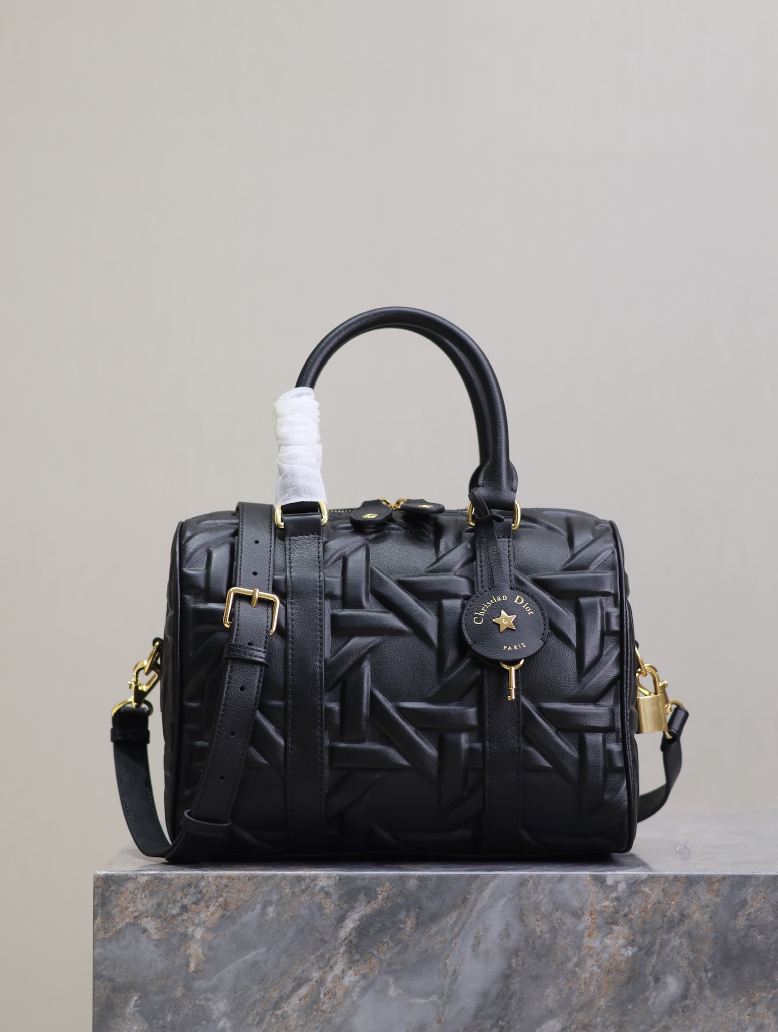 Bagsaaa D10r Groove 25 Bag Black Graphic Cannage Calfskin - 25 x 19 x 16 cm