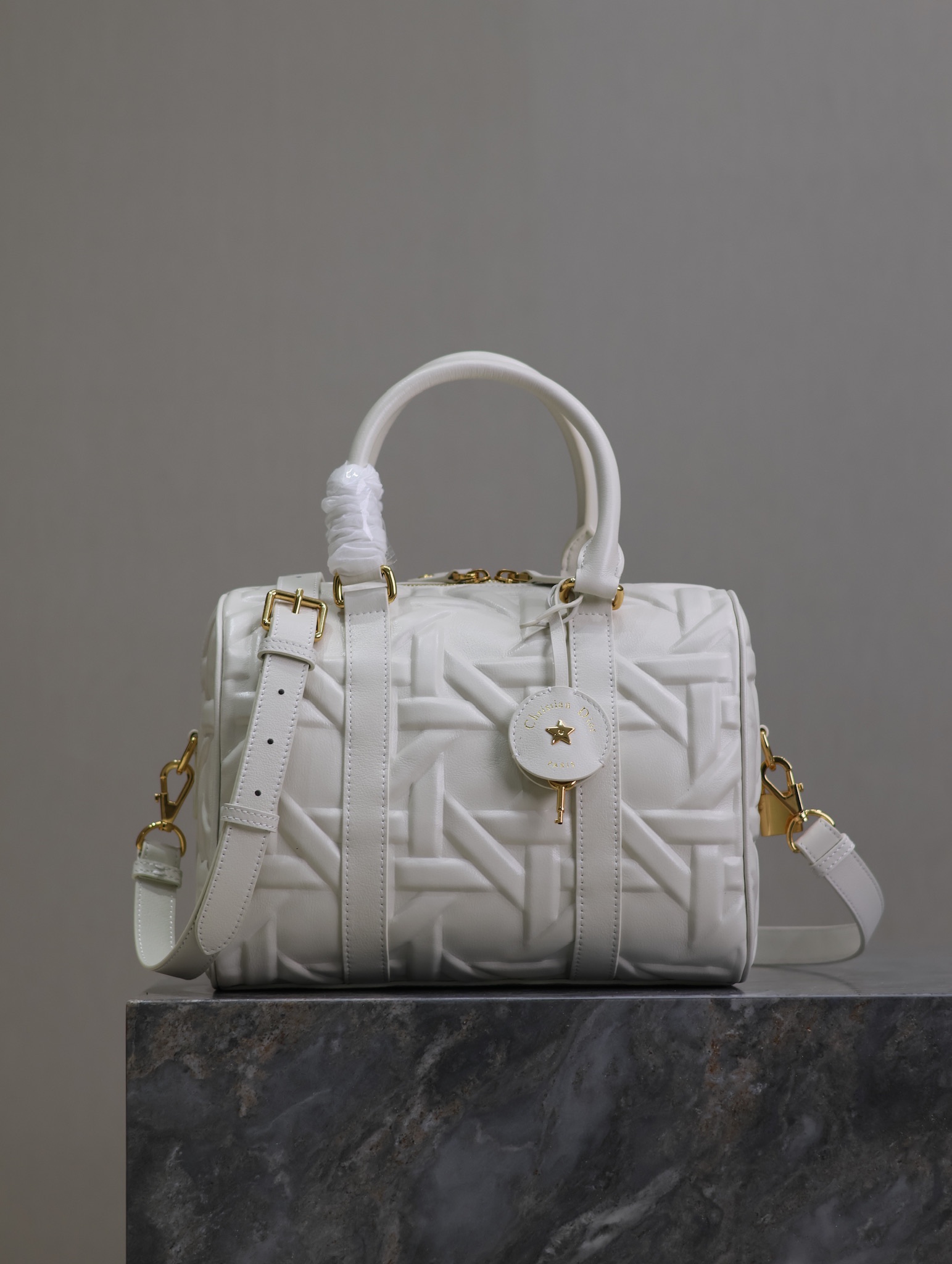 Bagsaaa D10r Groove 25 Bag White Graphic Cannage Calfskin - 25 x 19 x 16 cm