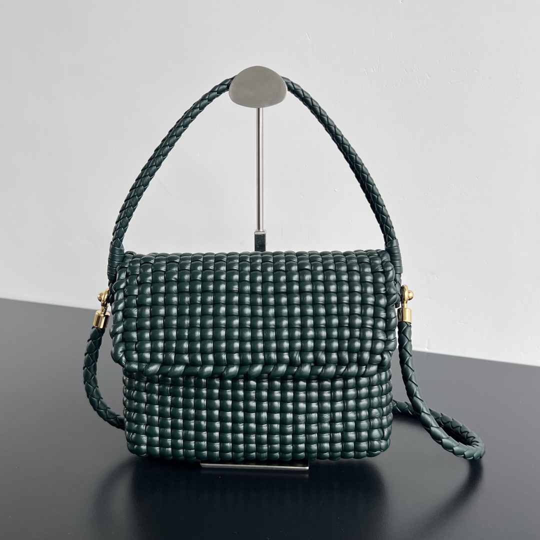 Bagsaaa B0tt*ga Ven*ta Swing Bag Green - 25x19x6 cm