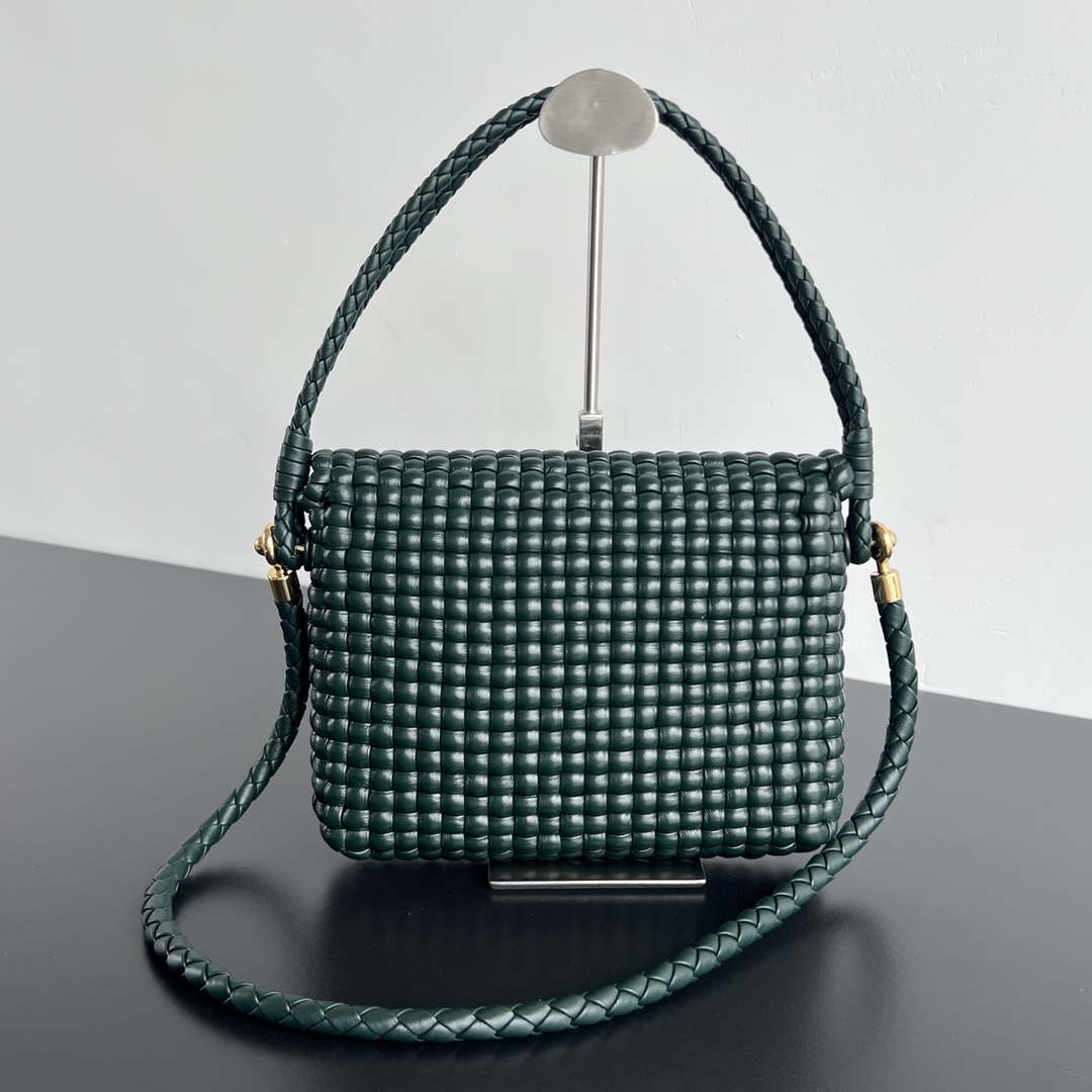 Bagsaaa B0tt*ga Ven*ta Swing Bag Green - 25x19x6 cm