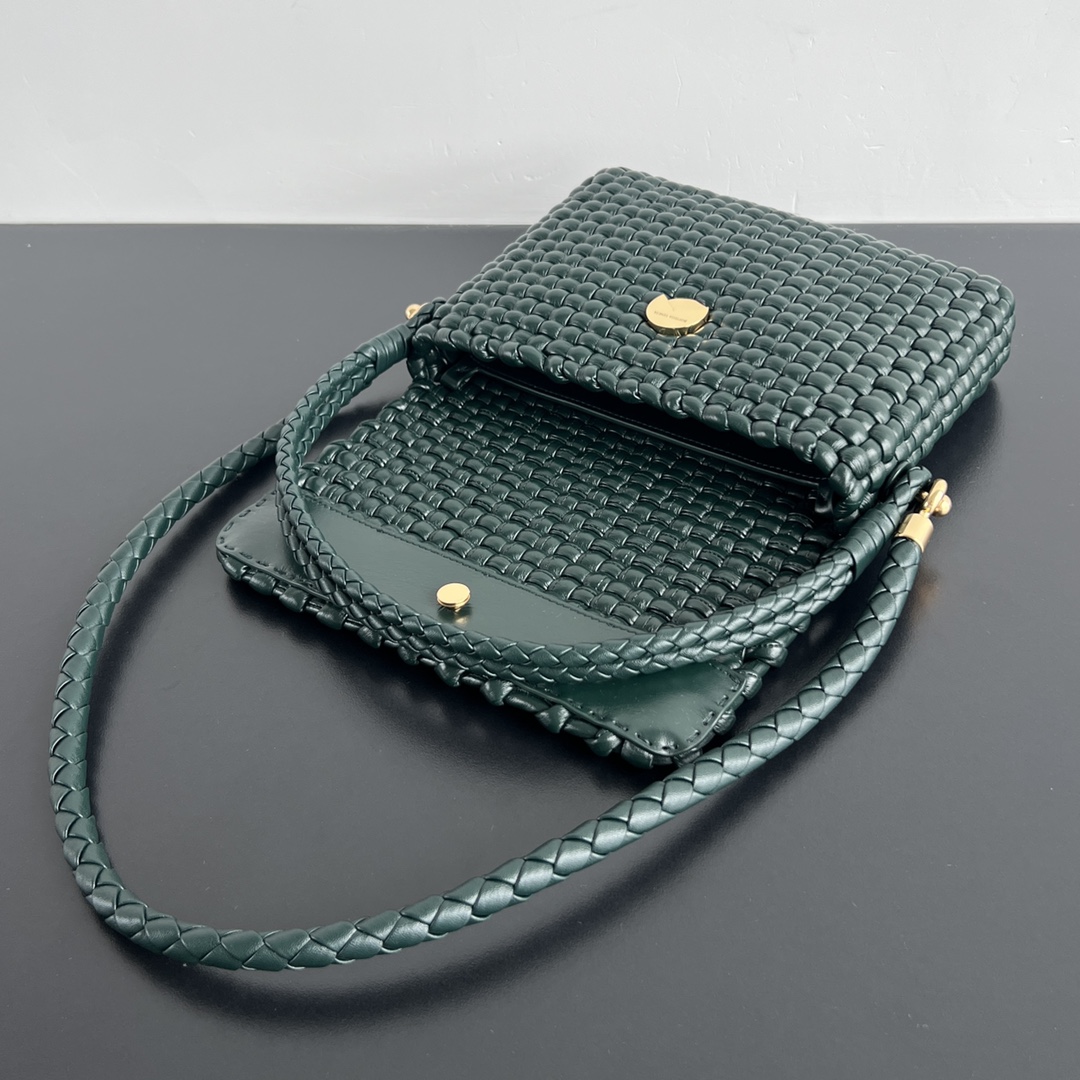 Bagsaaa B0tt*ga Ven*ta Swing Bag Green - 25x19x6 cm