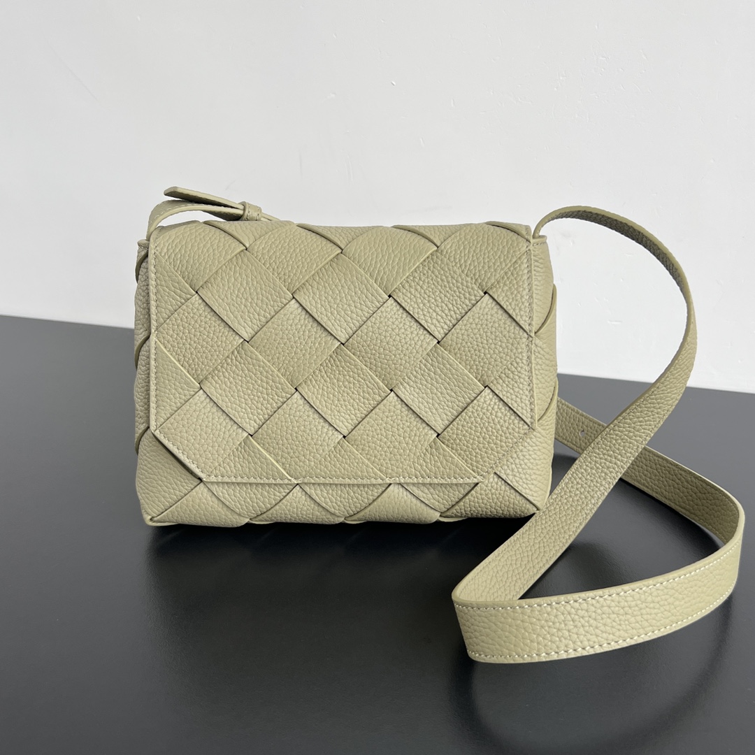 Bagsaaa B0tt*ga Ven*ta Green Gray - 22.5x16.5x5.5 cm