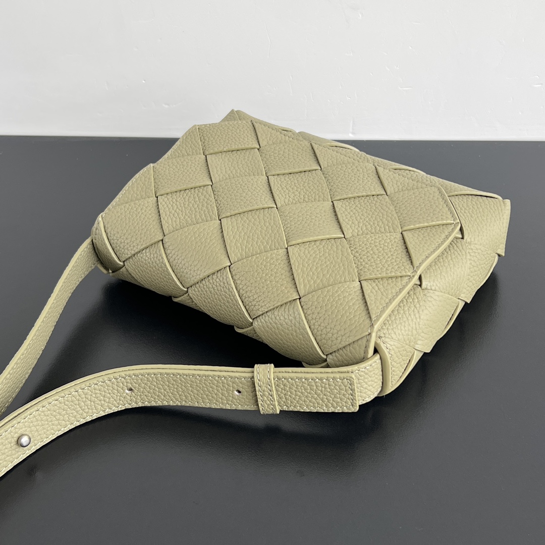 Bagsaaa B0tt*ga Ven*ta Green Gray - 22.5x16.5x5.5 cm