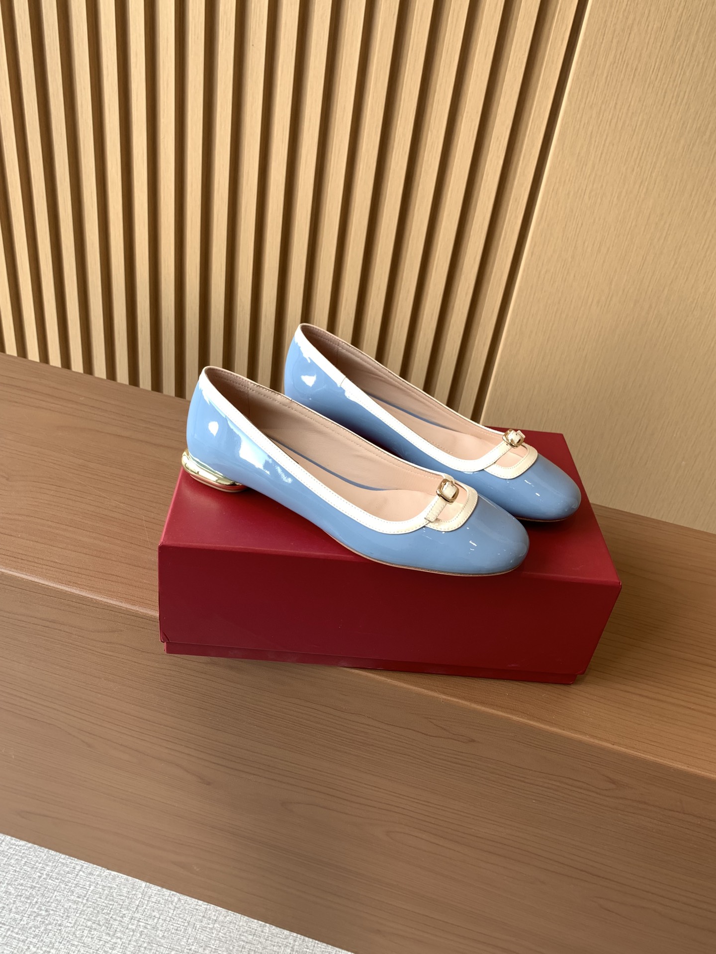 Bagsaaa Roger Vivier Podium Ballerinas in patent leather blue