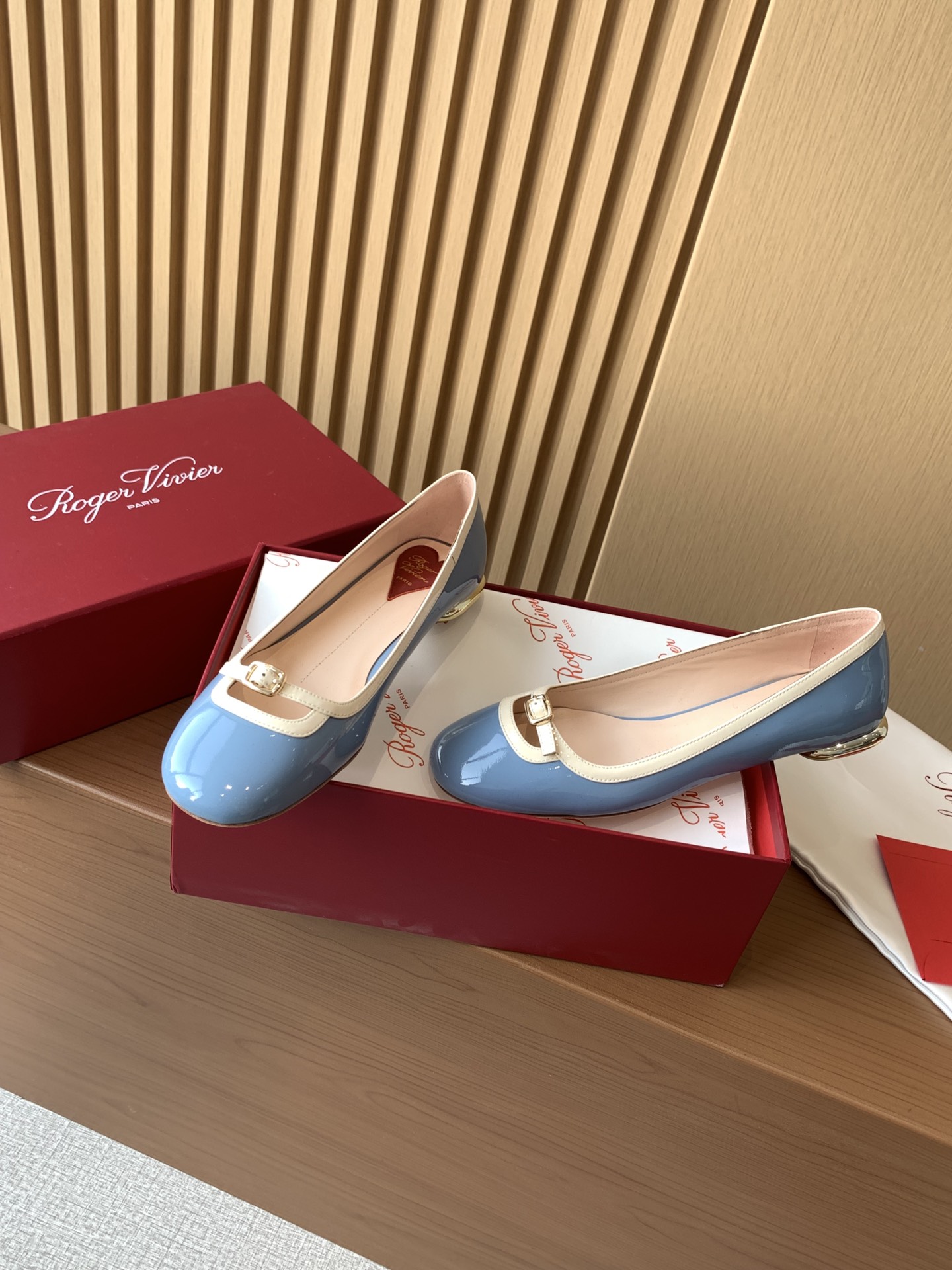 Bagsaaa Roger Vivier Podium Ballerinas in patent leather blue
