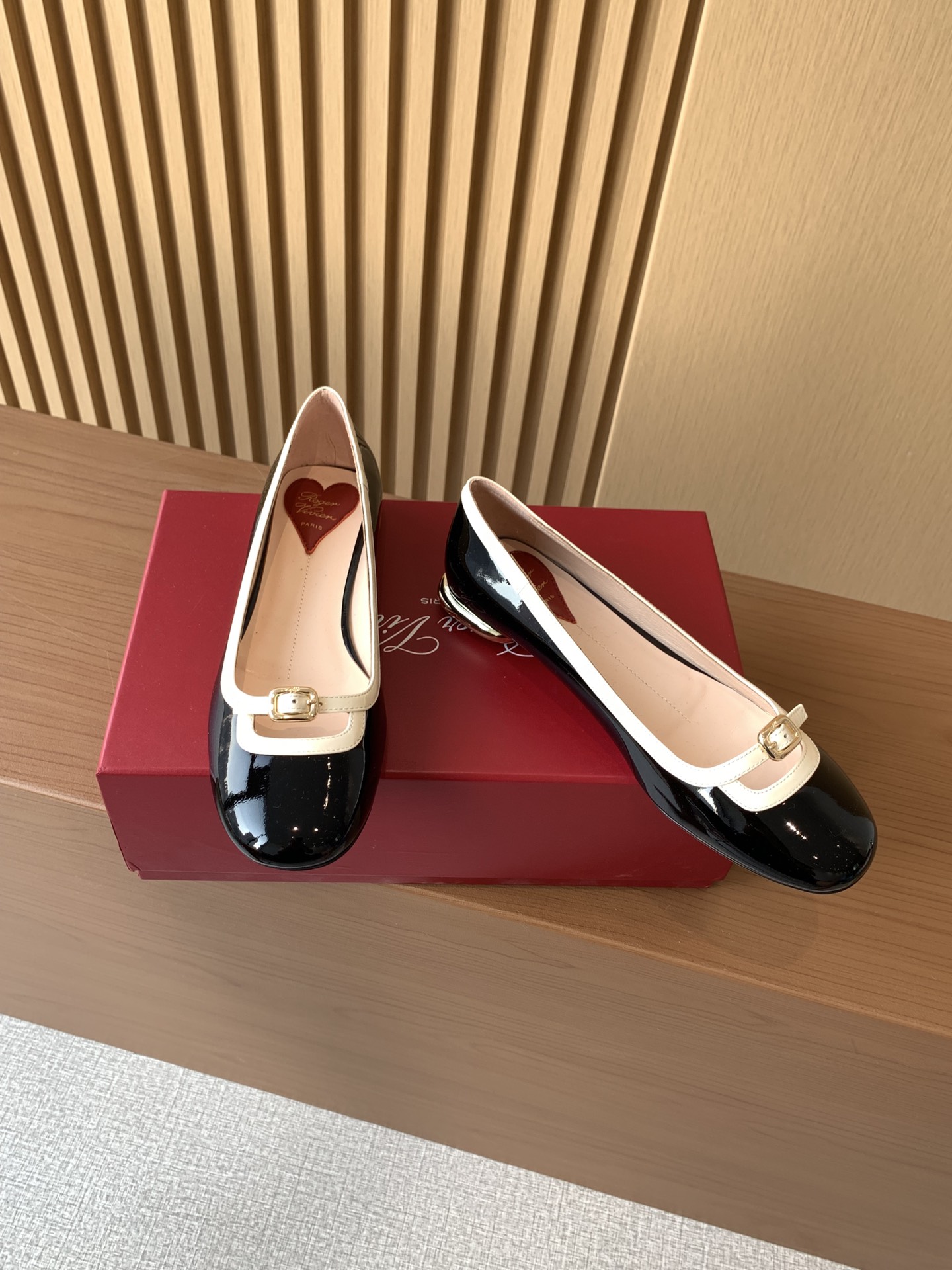 Bagsaaa Roger Vivier Podium Ballerinas in patent leather black