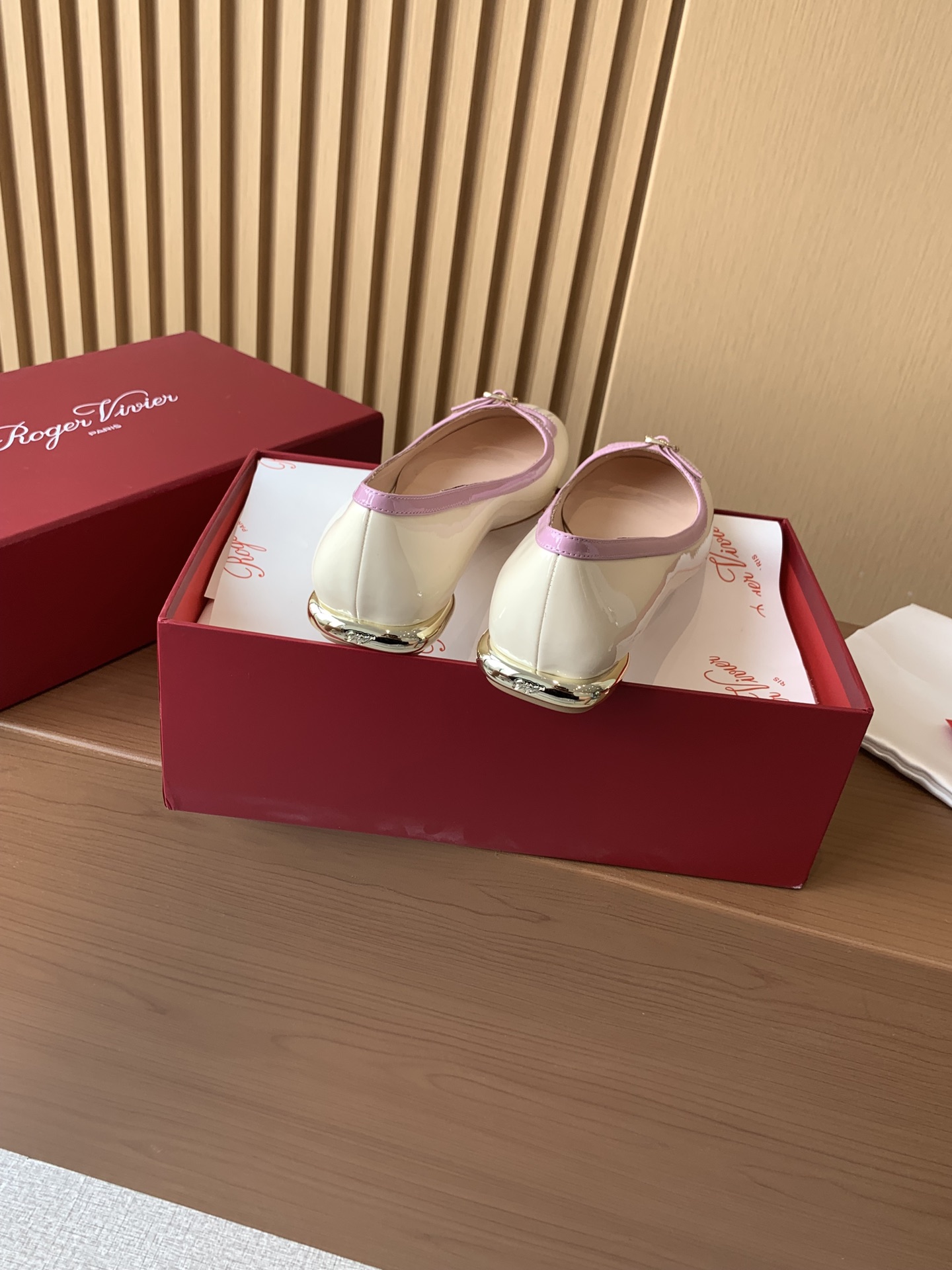 Bagsaaa Roger Vivier Podium Ballerinas in patent leather white
