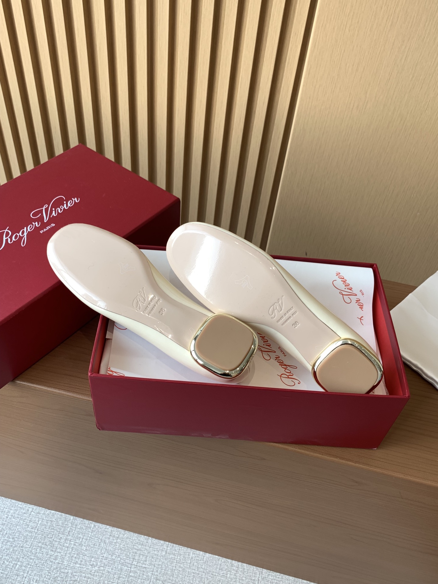 Bagsaaa Roger Vivier Podium Ballerinas in patent leather white