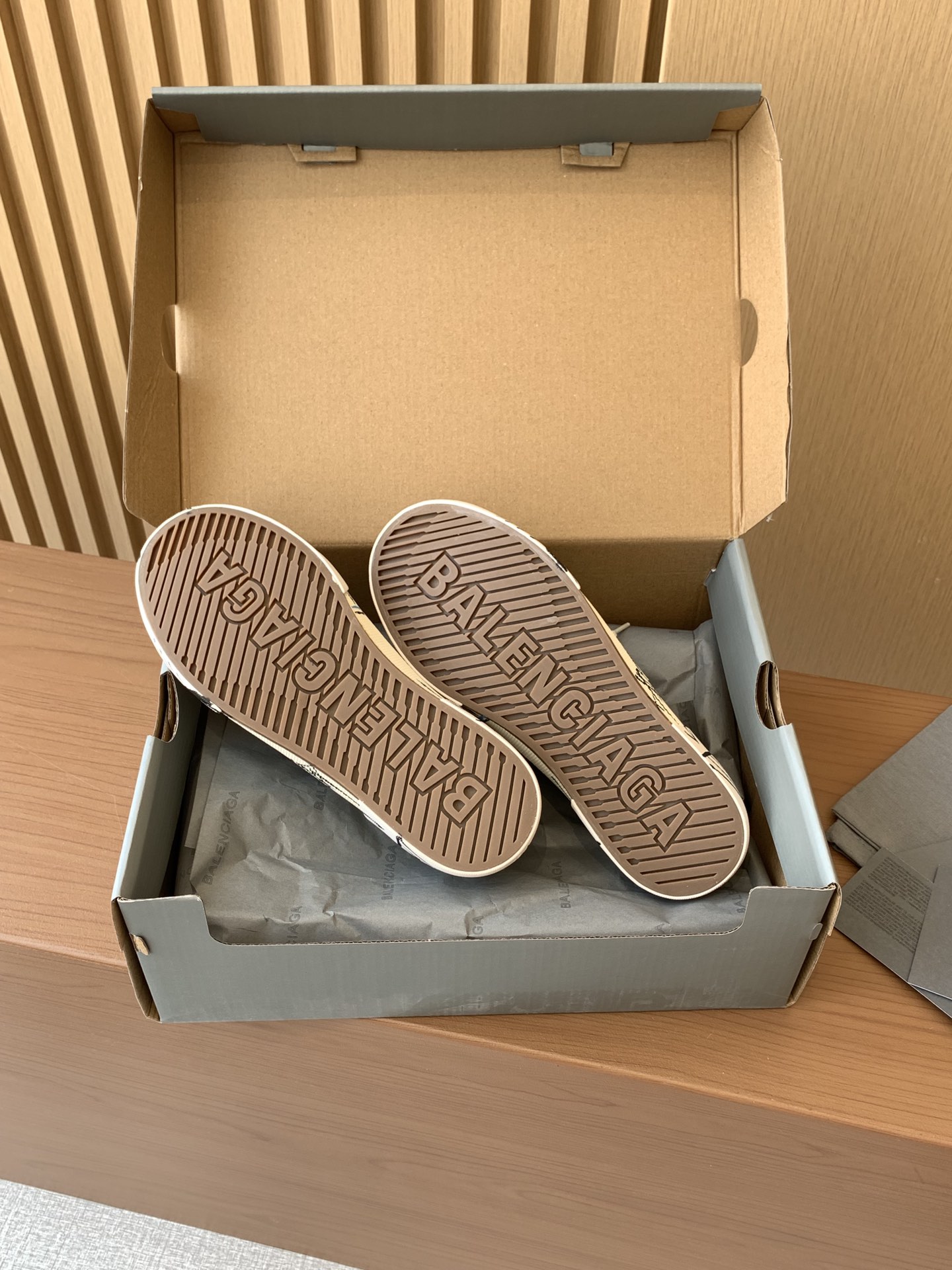Bagsaaa Ba1en*iaga Canvas Paris Sneakers