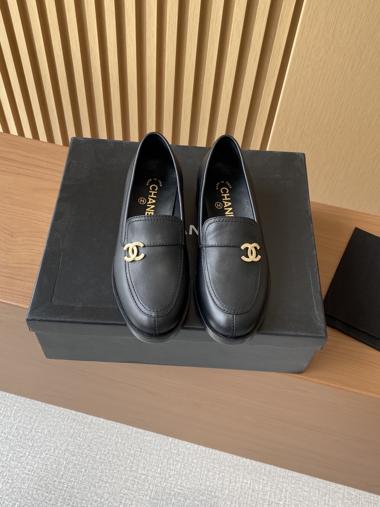 Bagsaaa Ch**el Moccasins Black Calfskin G45882
