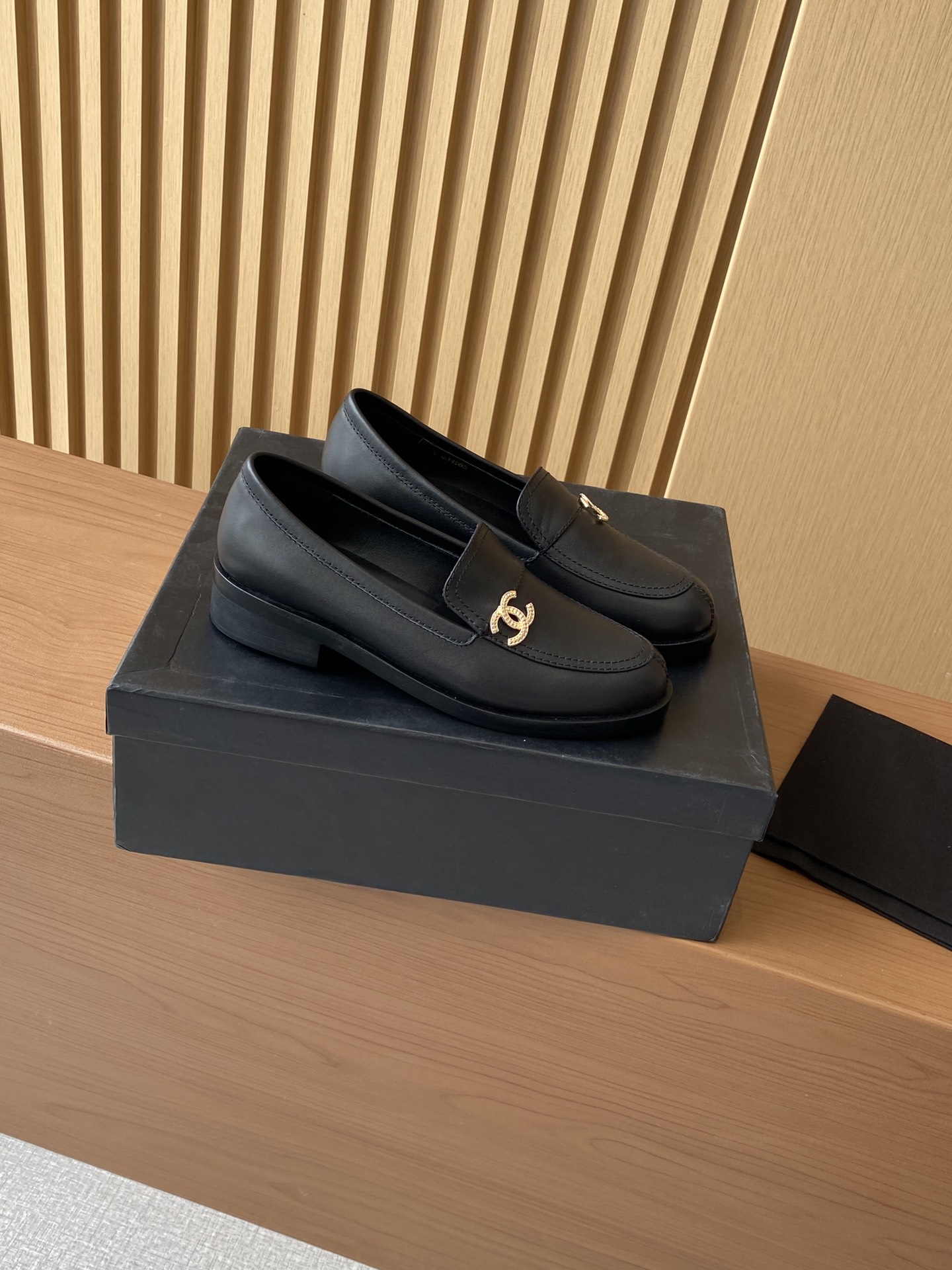 Bagsaaa Ch**el Moccasins Black Calfskin G45882