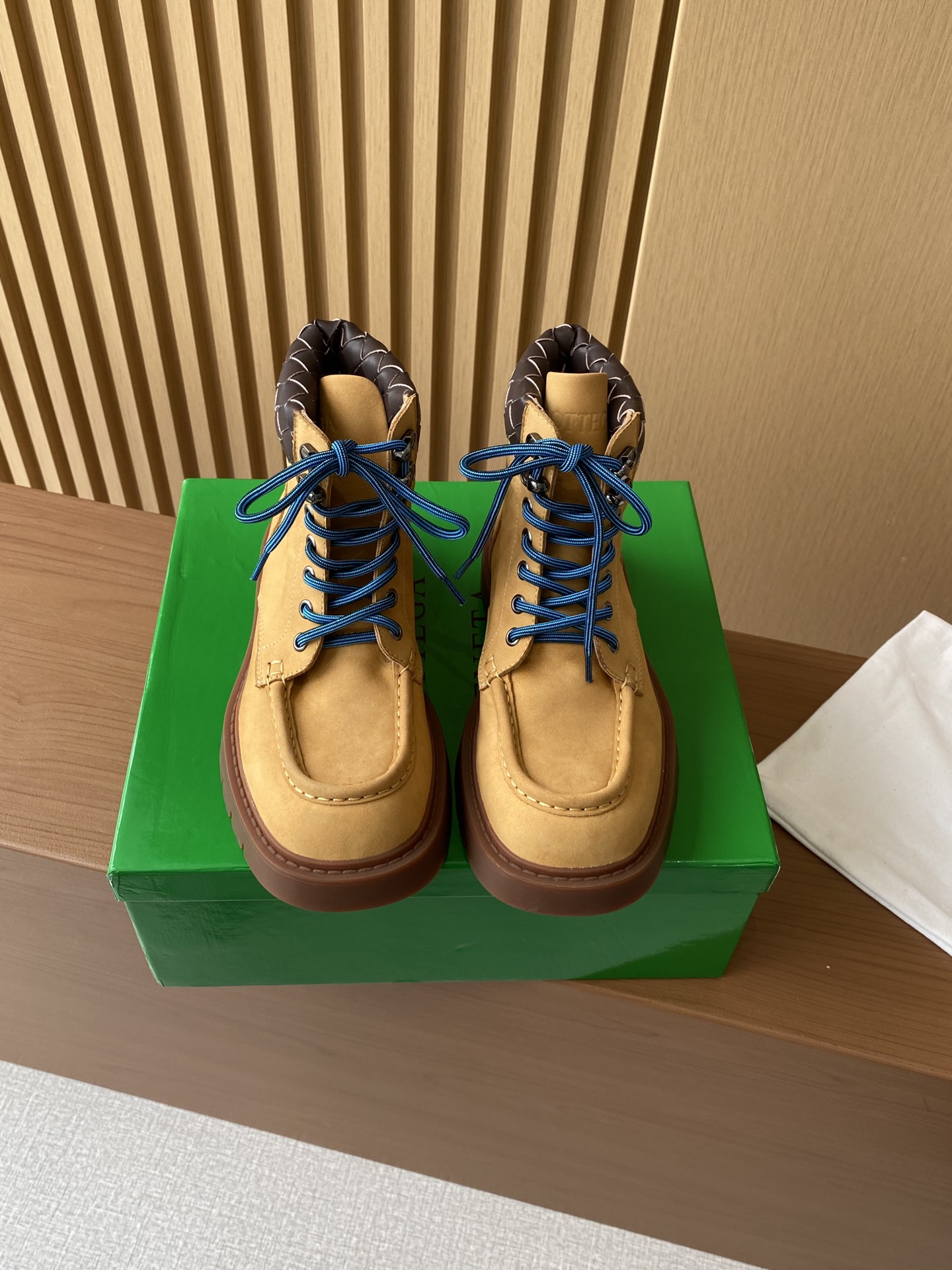 Bagsaaa B0tt*ga Ven*ta Haddock Lace-Up Ankle Boot Yelllow