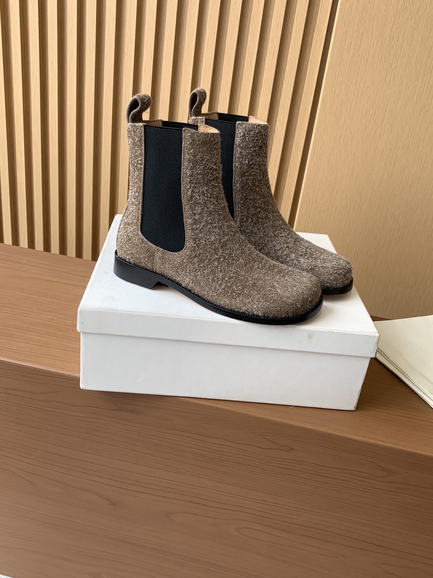 Bagsaaa L0ew* Campo Chelsea boot in brushed suede beige