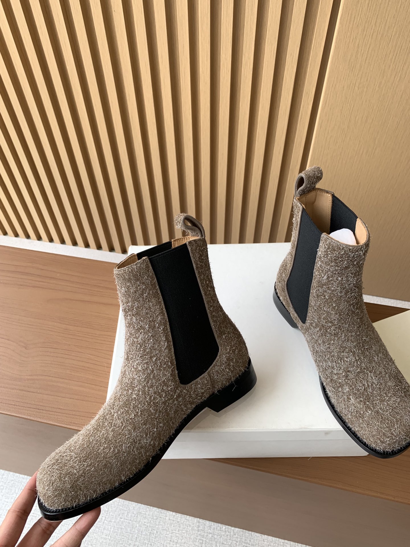 Bagsaaa L0ew* Campo Chelsea boot in brushed suede beige