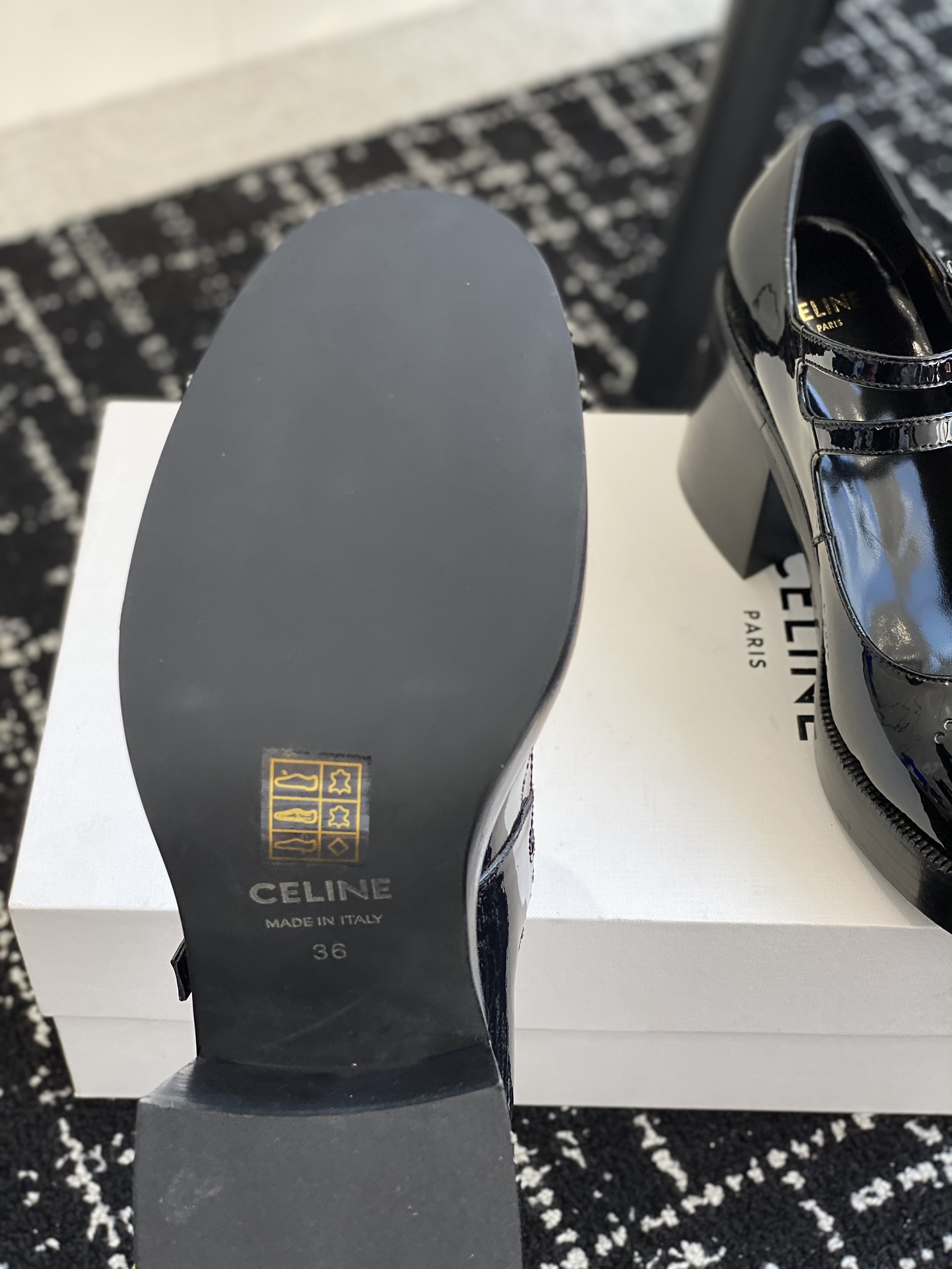 Bagsaaa Ce1i*e Tess Babies In Patent Calfskin Black