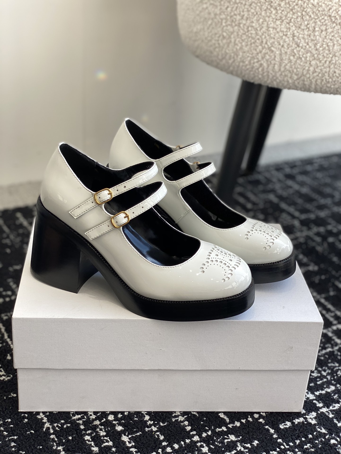 Bagsaaa Ce1i*e Tess Babies In Patent Calfskin White & Black