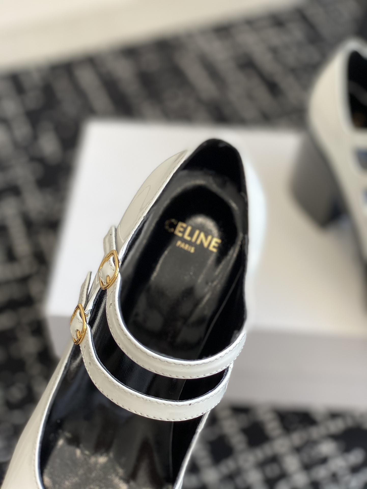 Bagsaaa Ce1i*e Tess Babies In Patent Calfskin White & Black