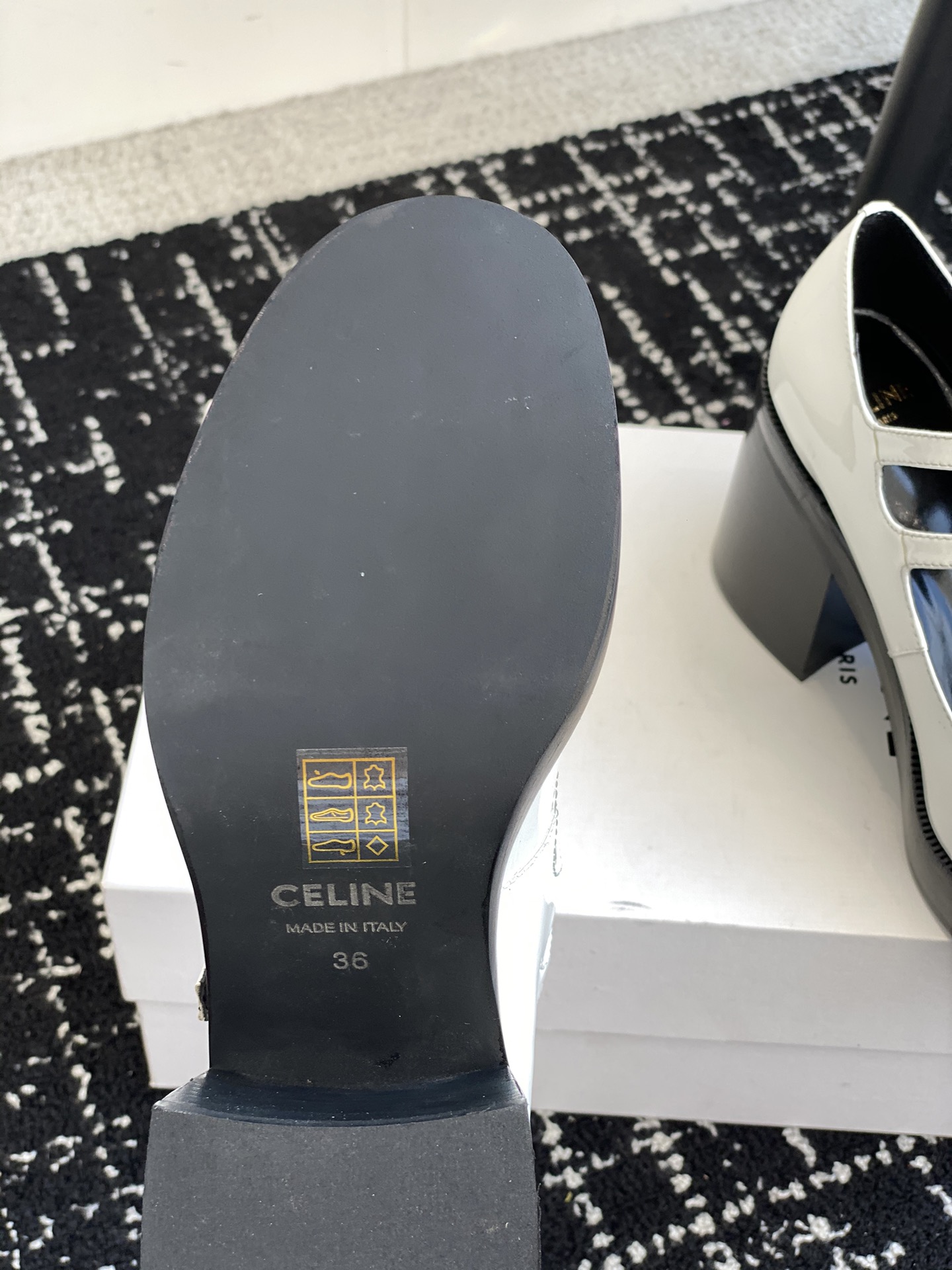 Bagsaaa Ce1i*e Tess Babies In Patent Calfskin White & Black