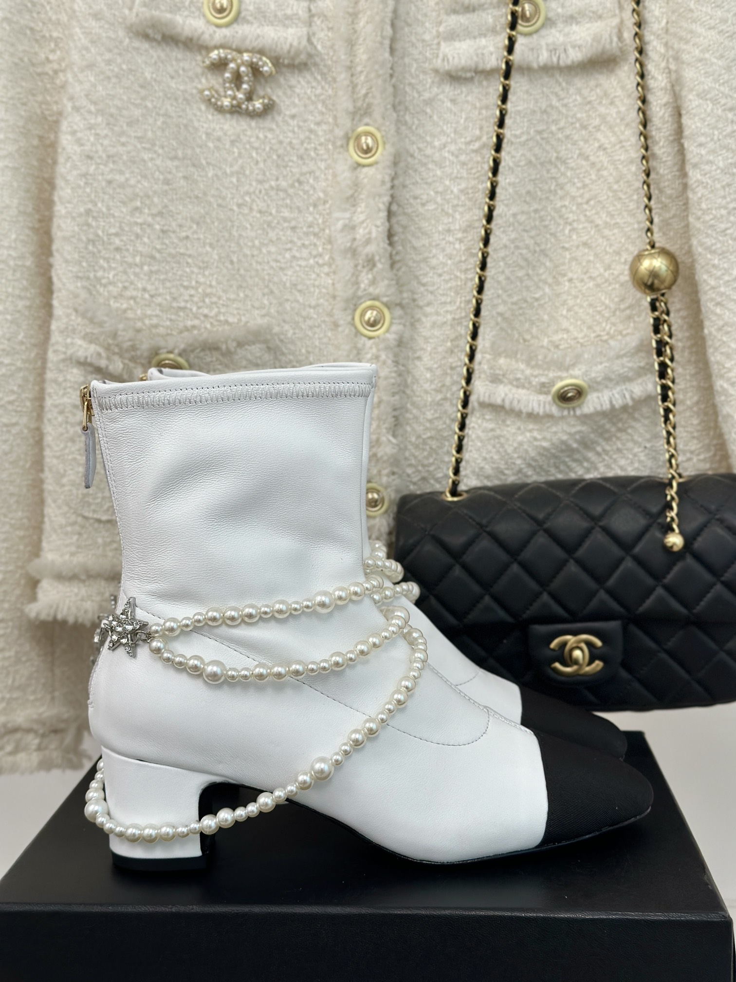 Bagsaaa Ch**el Short Boots White & Imitation Pearls G45794