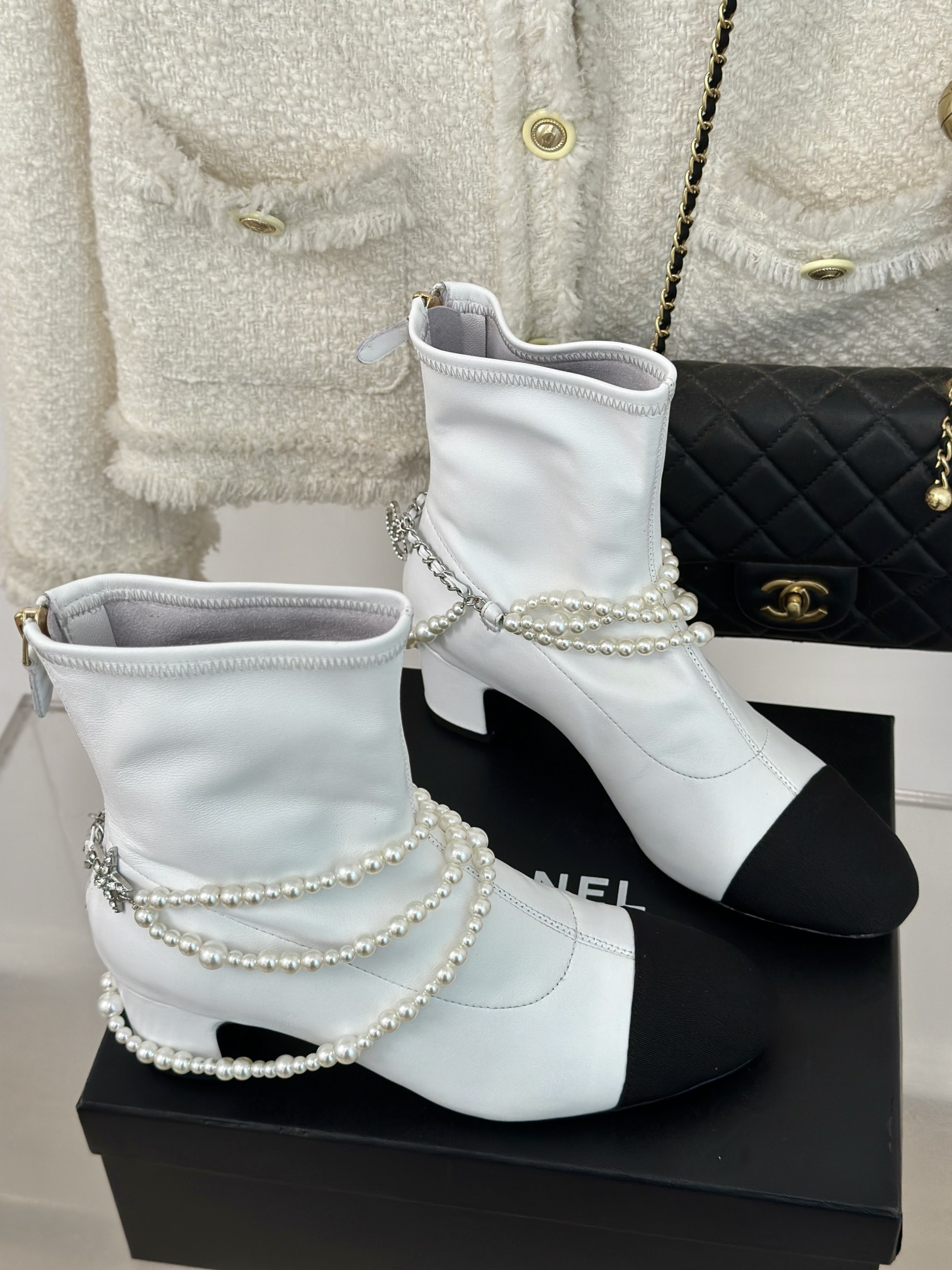 Bagsaaa Ch**el Short Boots White & Imitation Pearls G45794