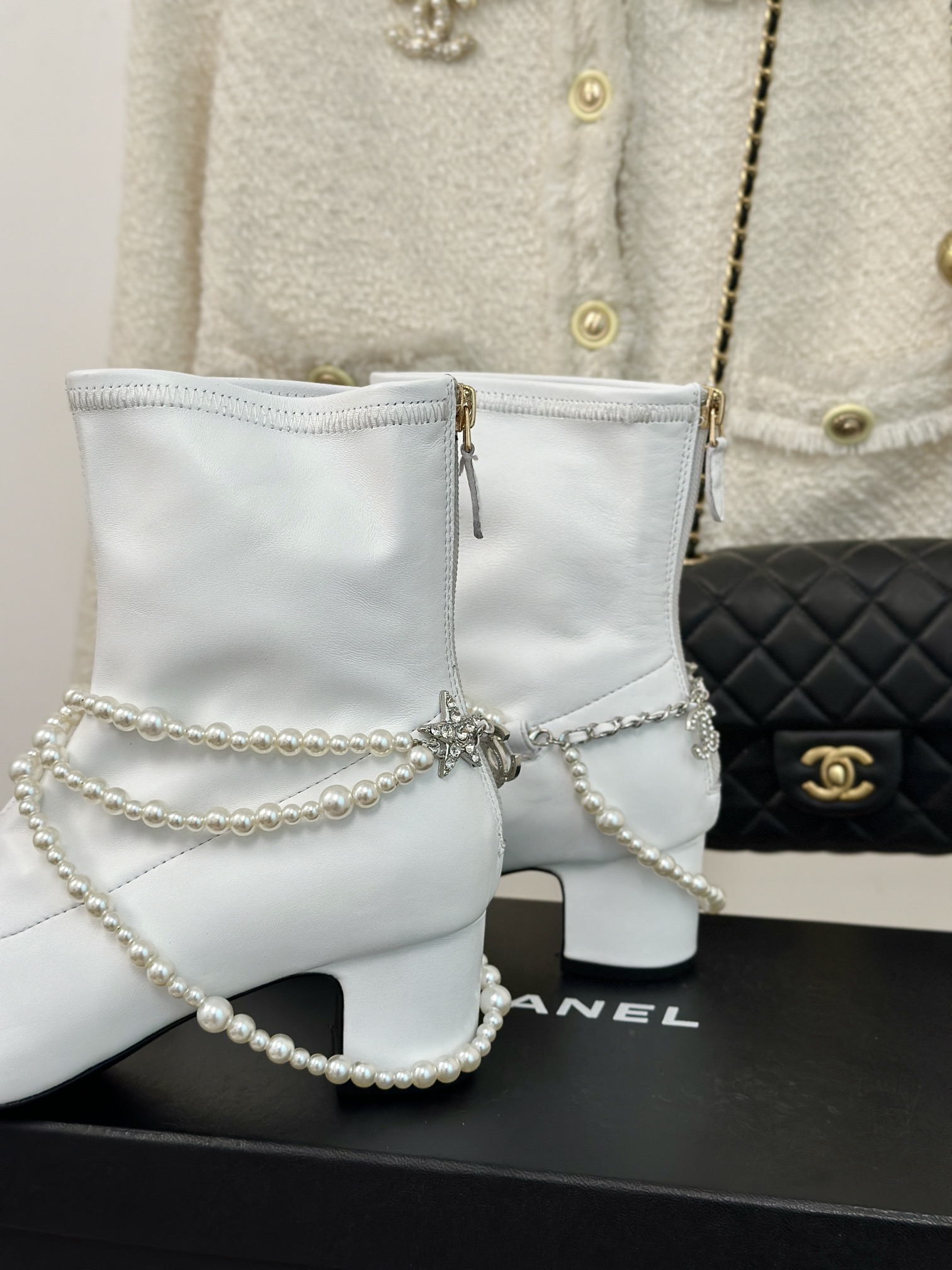Bagsaaa Ch**el Short Boots White & Imitation Pearls G45794