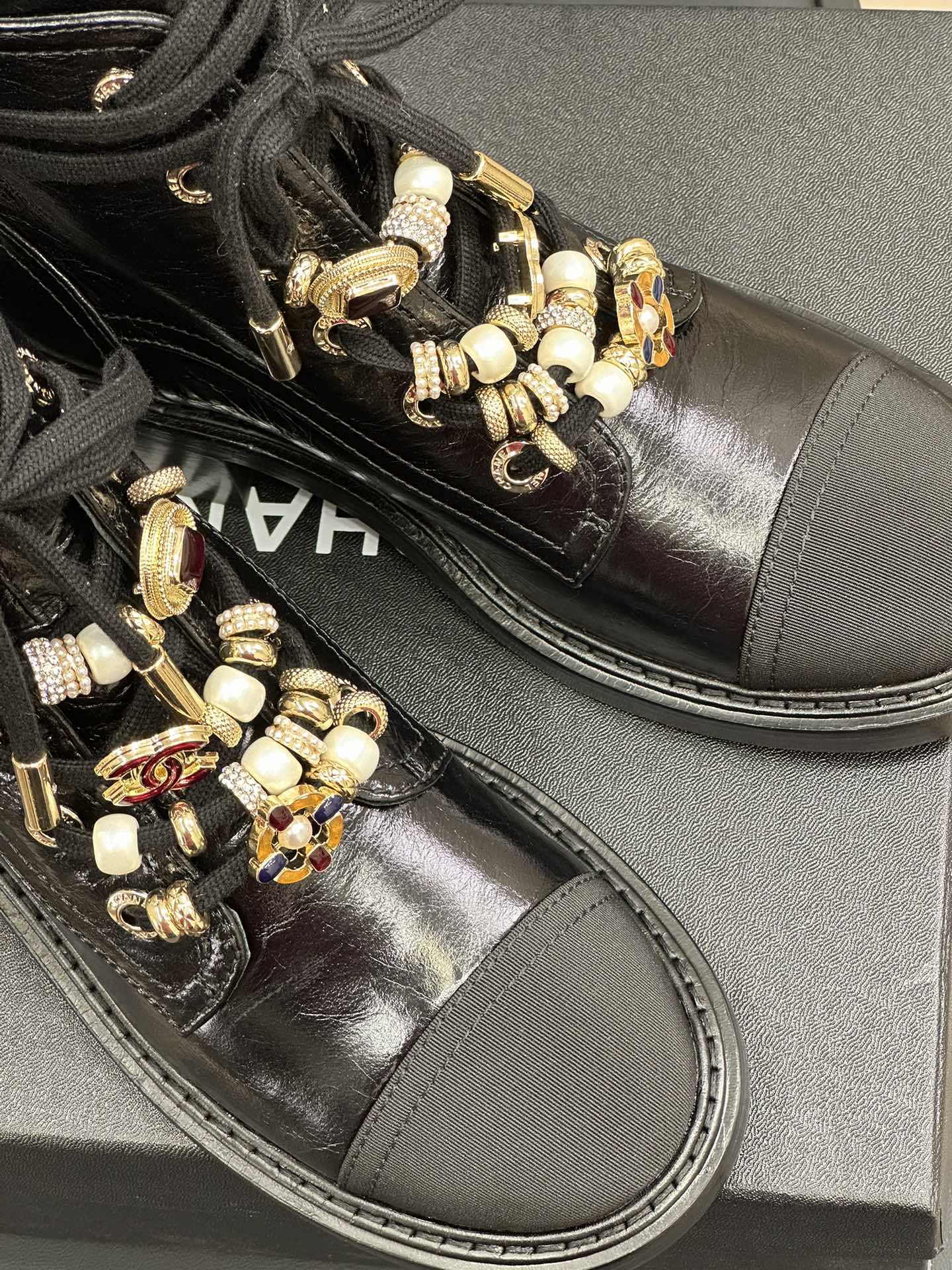 Bagsaaa Ch**el Combat Boots Black Calfskin Strass & Metal G45856