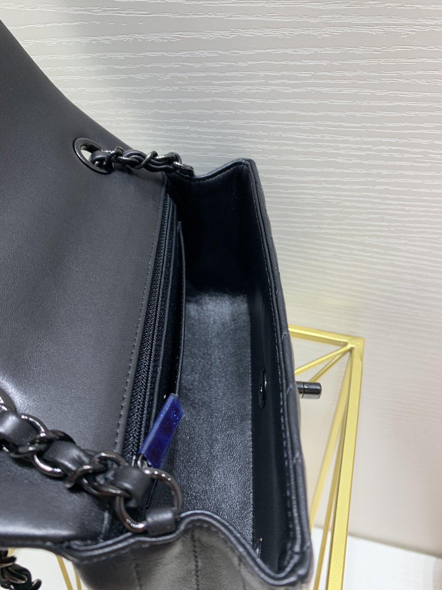 Bagsaaa Ch**el Chevron Full Black Lambskin - 20cm