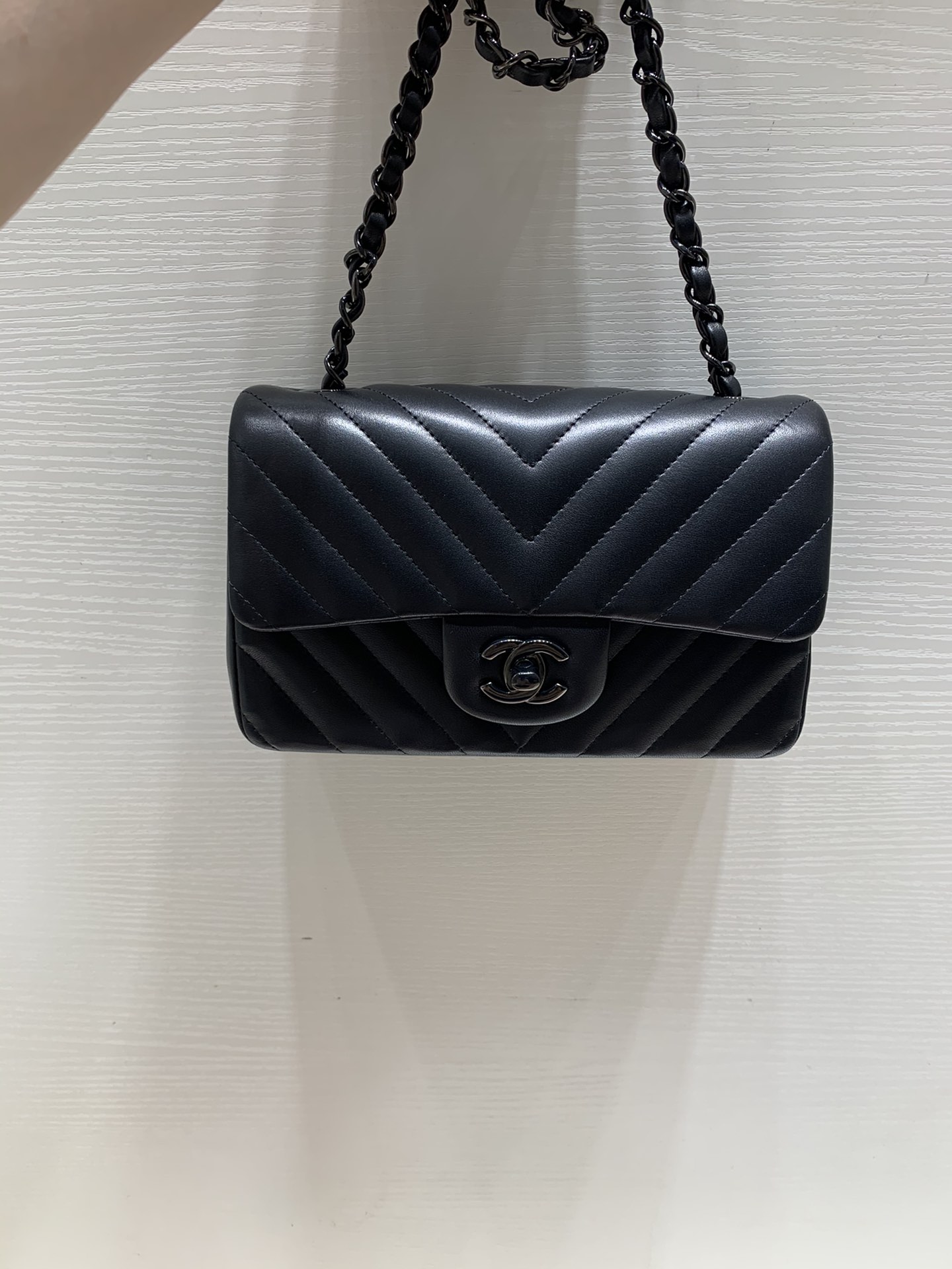 Bagsaaa Ch**el Chevron Full Black Lambskin - 20cm