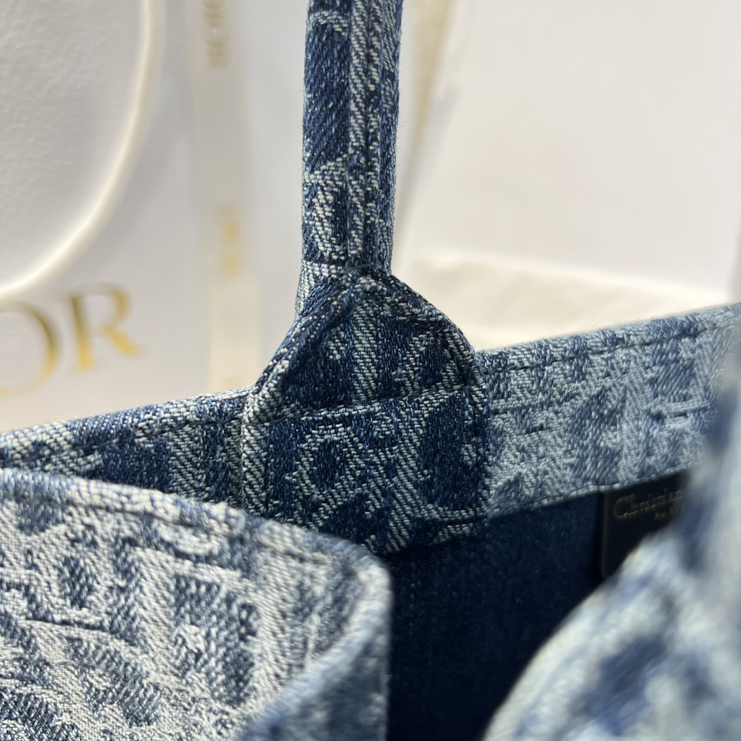 Bagsaaa D10r Small Book Tote Blue Denim D10r Oblique Jacquard - 26.5 x 22 x 14 cm