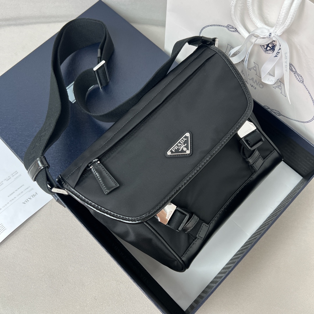 Bagsaaa Pra*a Re-Nylon and leather shoulder bag black - 20x19x10 cm