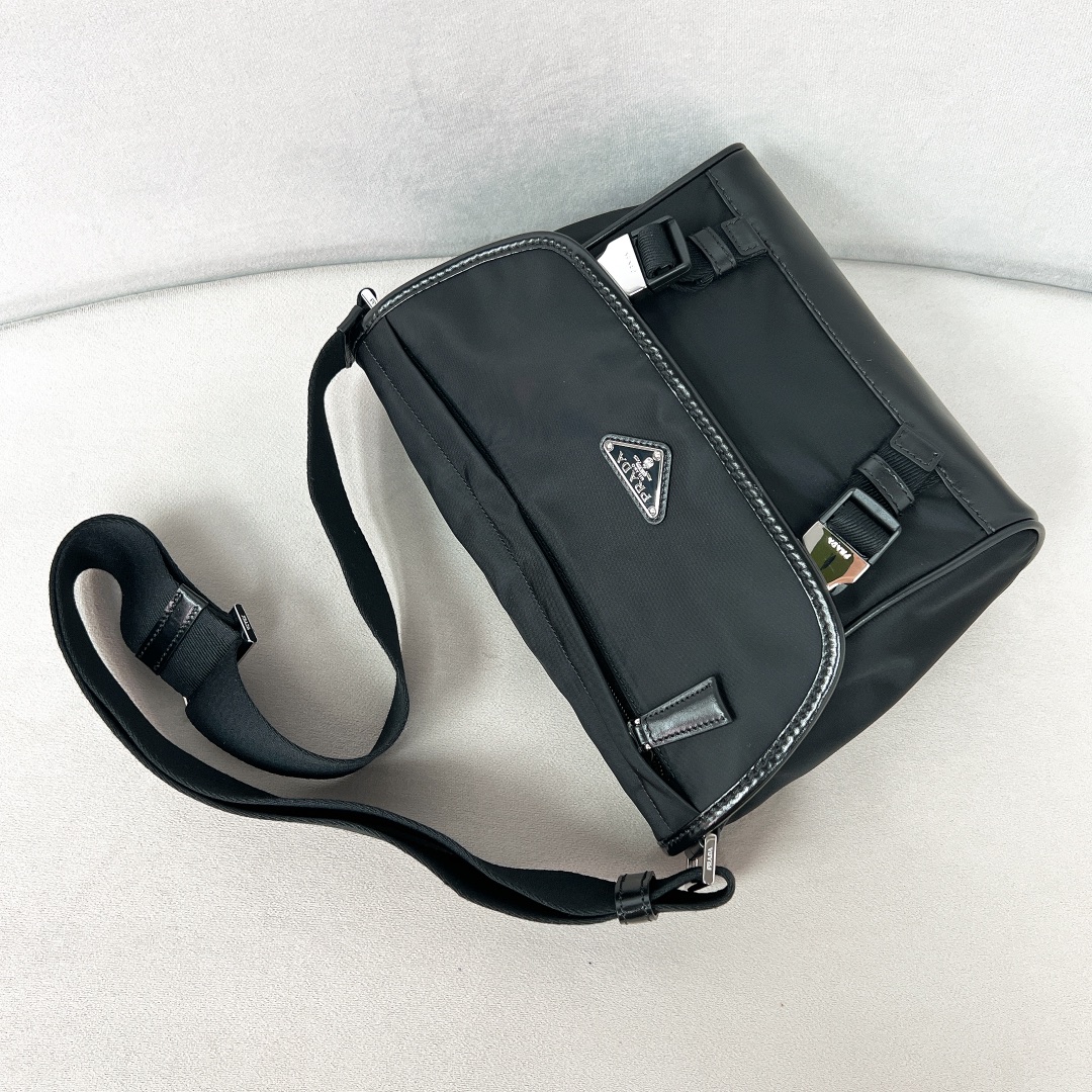 Bagsaaa Pra*a Re-Nylon and leather shoulder bag black - 20x19x10 cm