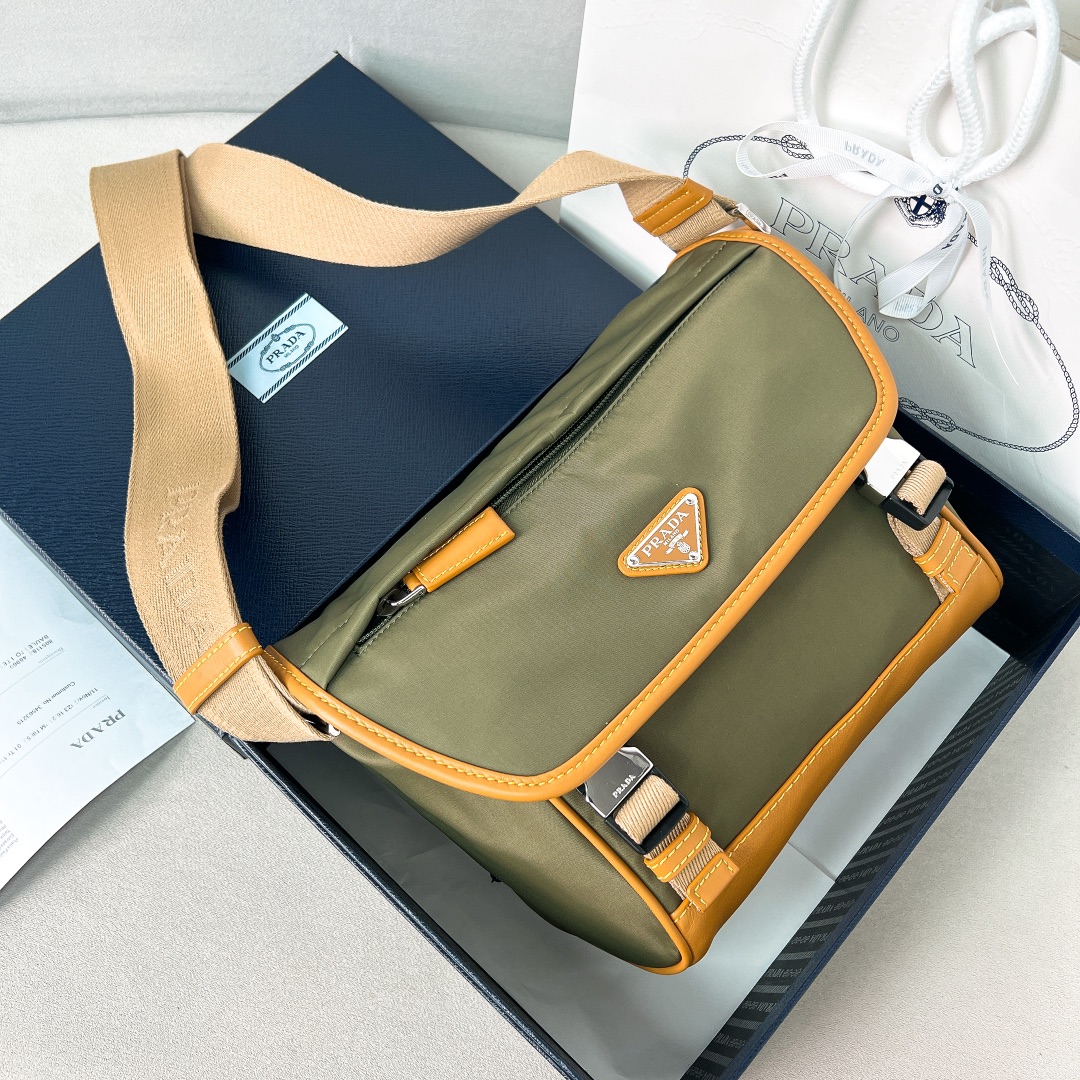 Bagsaaa Pra*a Re-Nylon and leather shoulder bag green - 20x19x10 cm