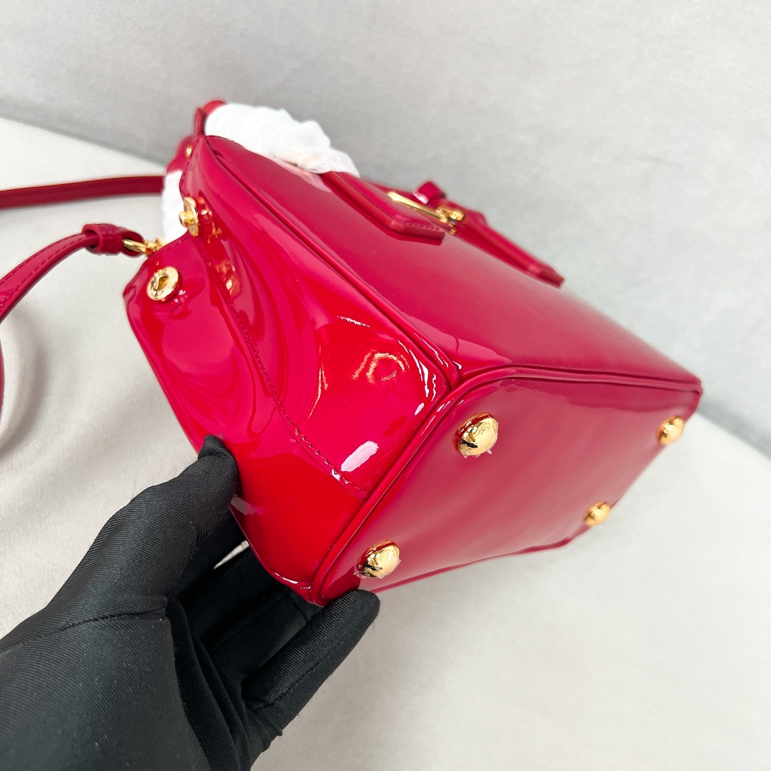 Bagsaaa Pra*a Galleria patent leather mini bag cherry red - 20*14.5*9.5 cm