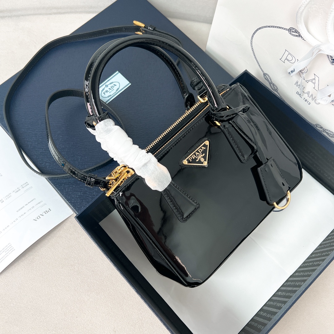 Bagsaaa Pra*a Galleria patent leather mini bag Black - 20*14.5*9.5 cm