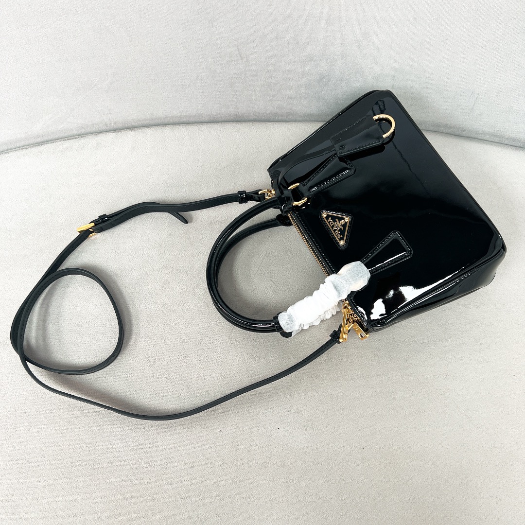 Bagsaaa Pra*a Galleria patent leather mini bag Black - 20*14.5*9.5 cm