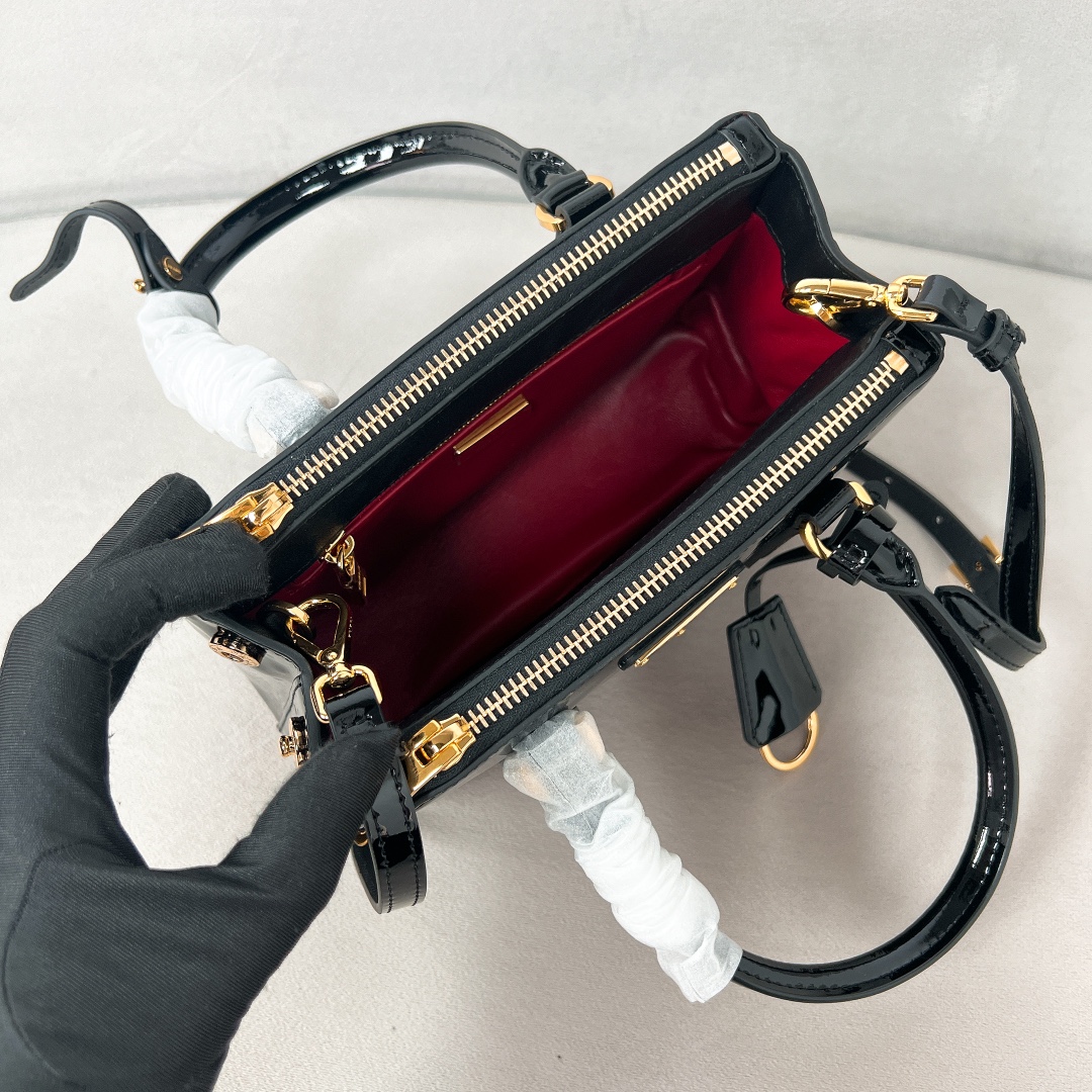 Bagsaaa Pra*a Galleria patent leather mini bag Black - 20*14.5*9.5 cm