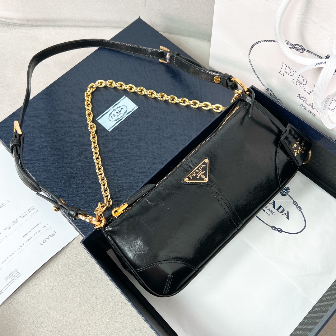 Bagsaaa Pra*a Re-Edition 2002 medium leather shoulder bag black - 26*11.5*6 cm